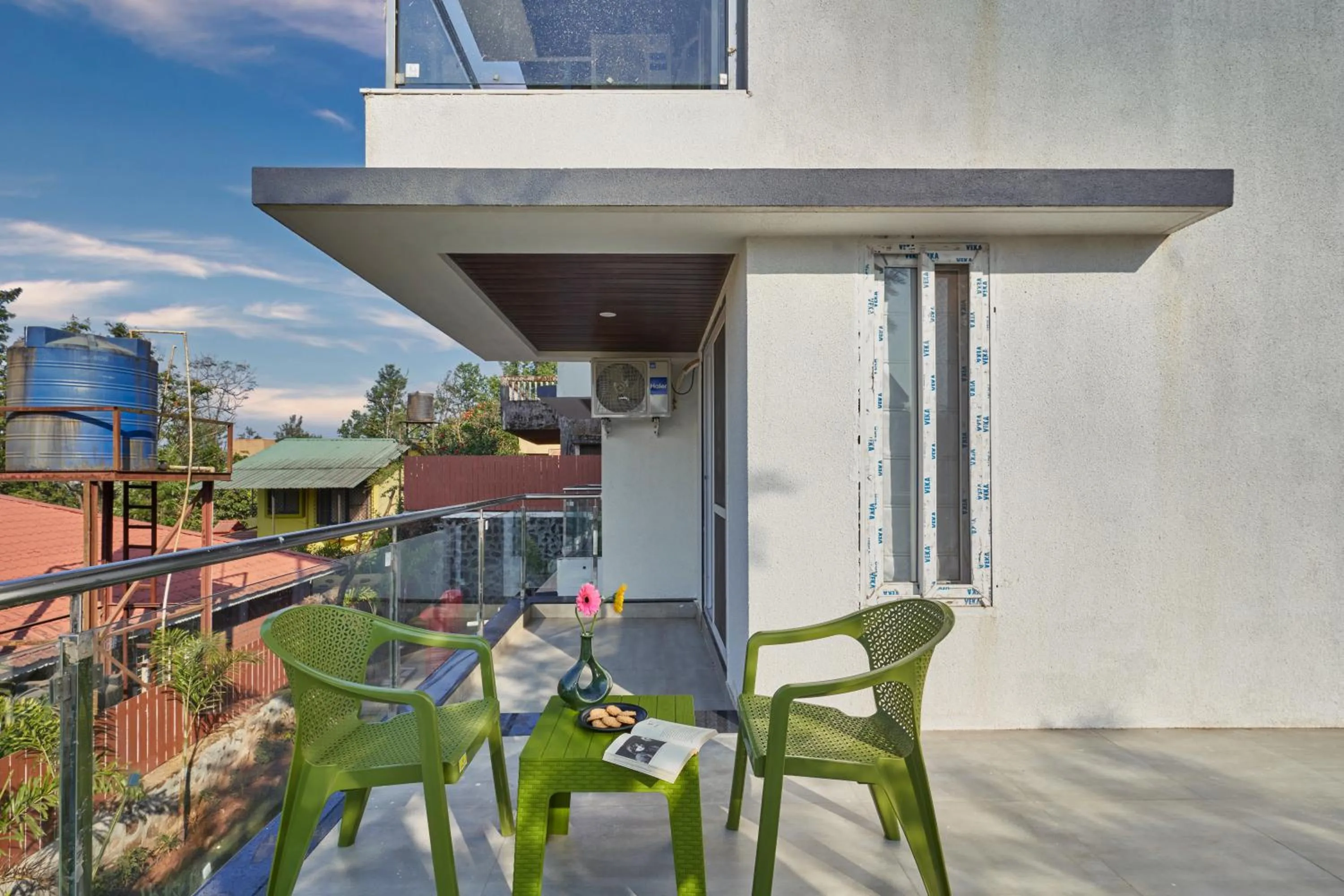 Balcony/Terrace in Drizzle Resort with Swimming pool Near Maapro Garden