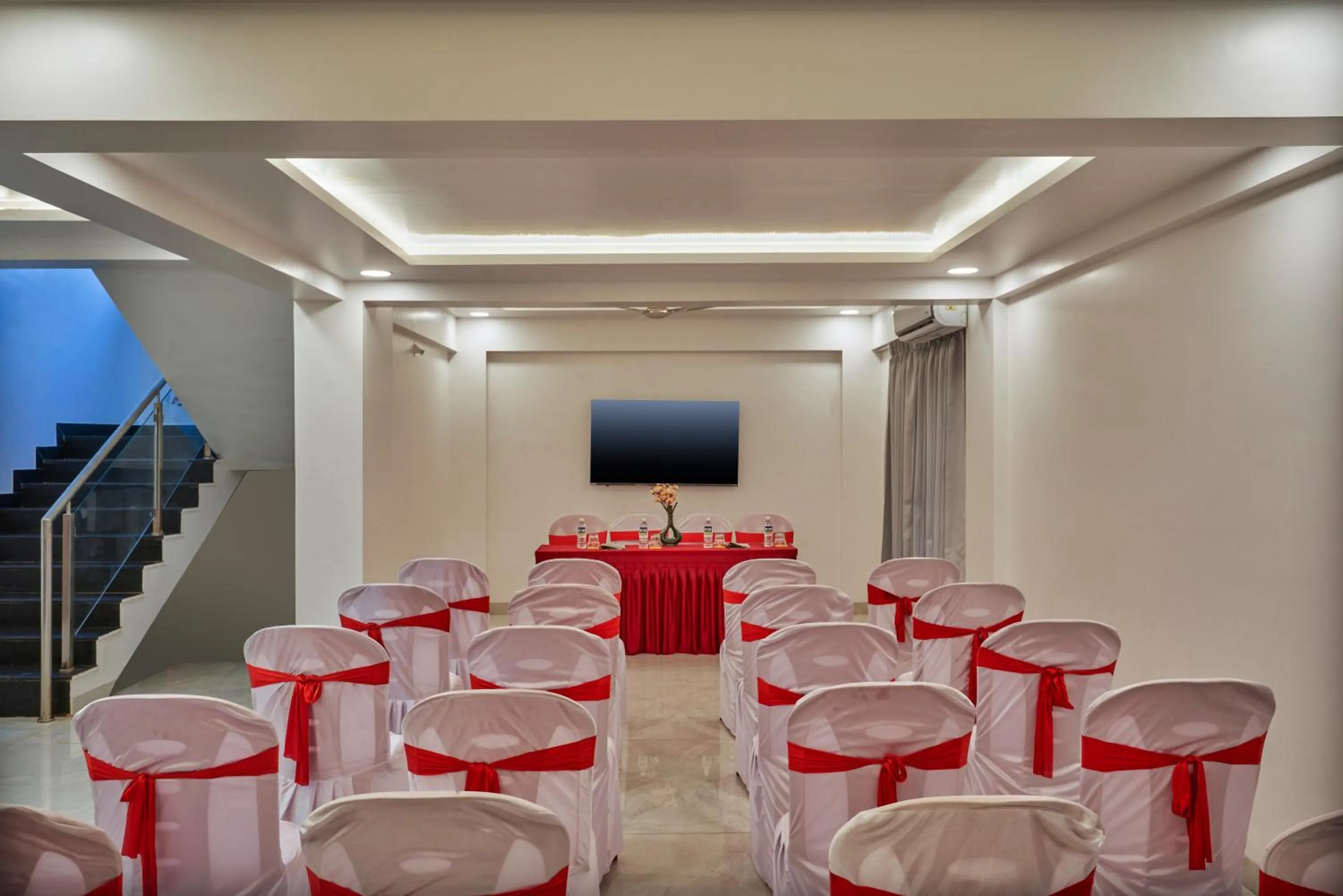 TV and multimedia in Drizzle Resort with Swimming pool Near Maapro Garden