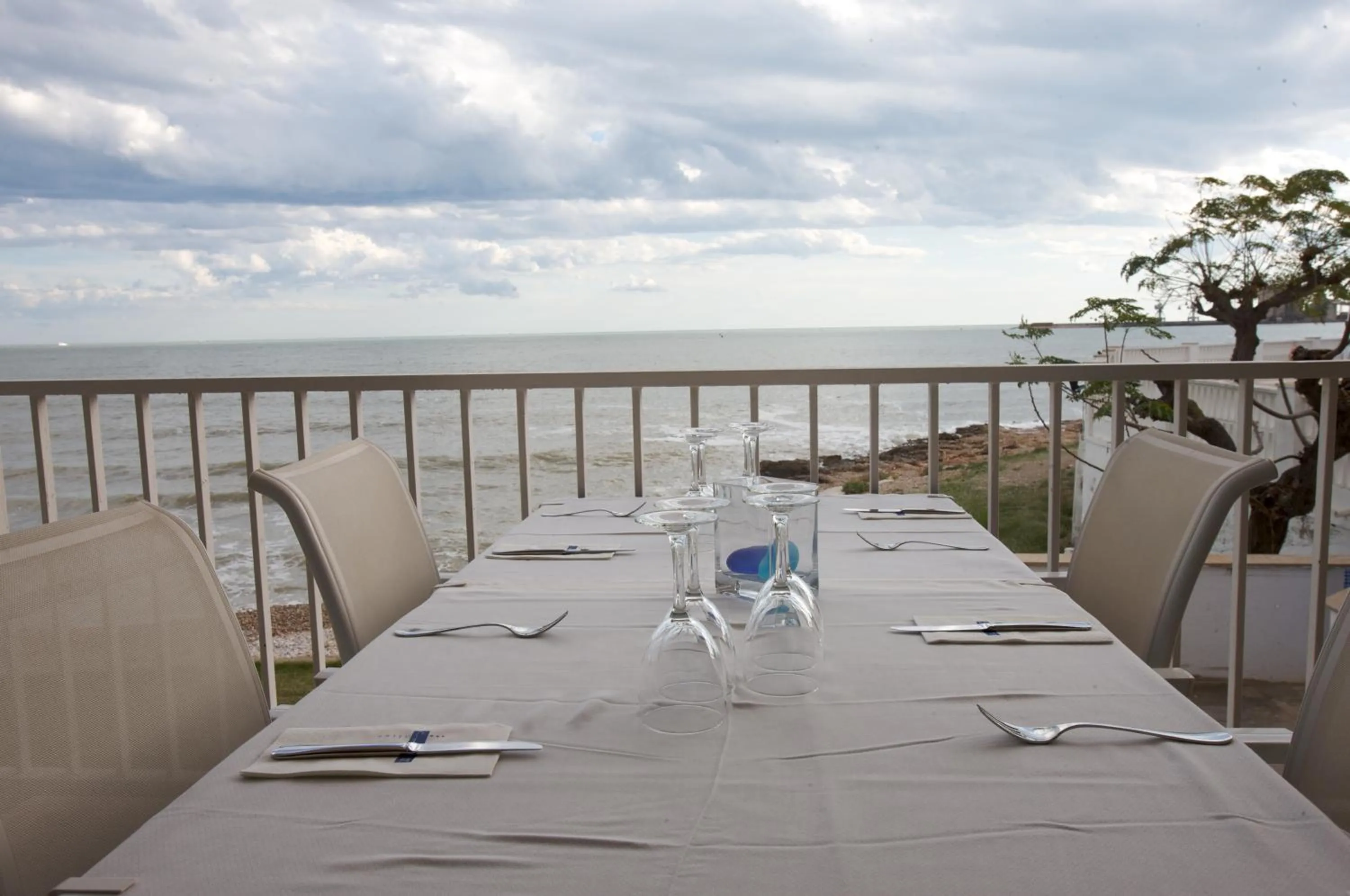 Restaurant/places to eat in Carlos III