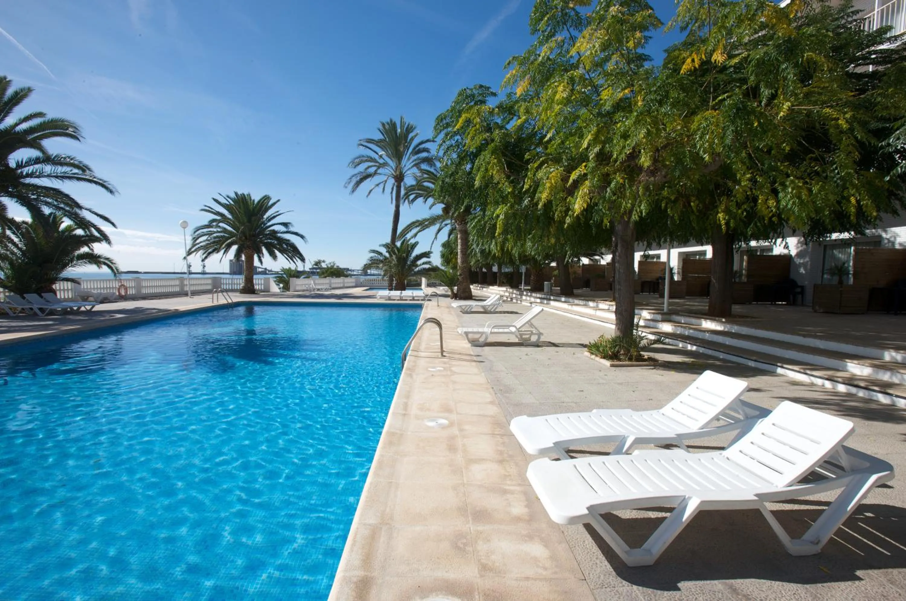 Swimming pool in Carlos III