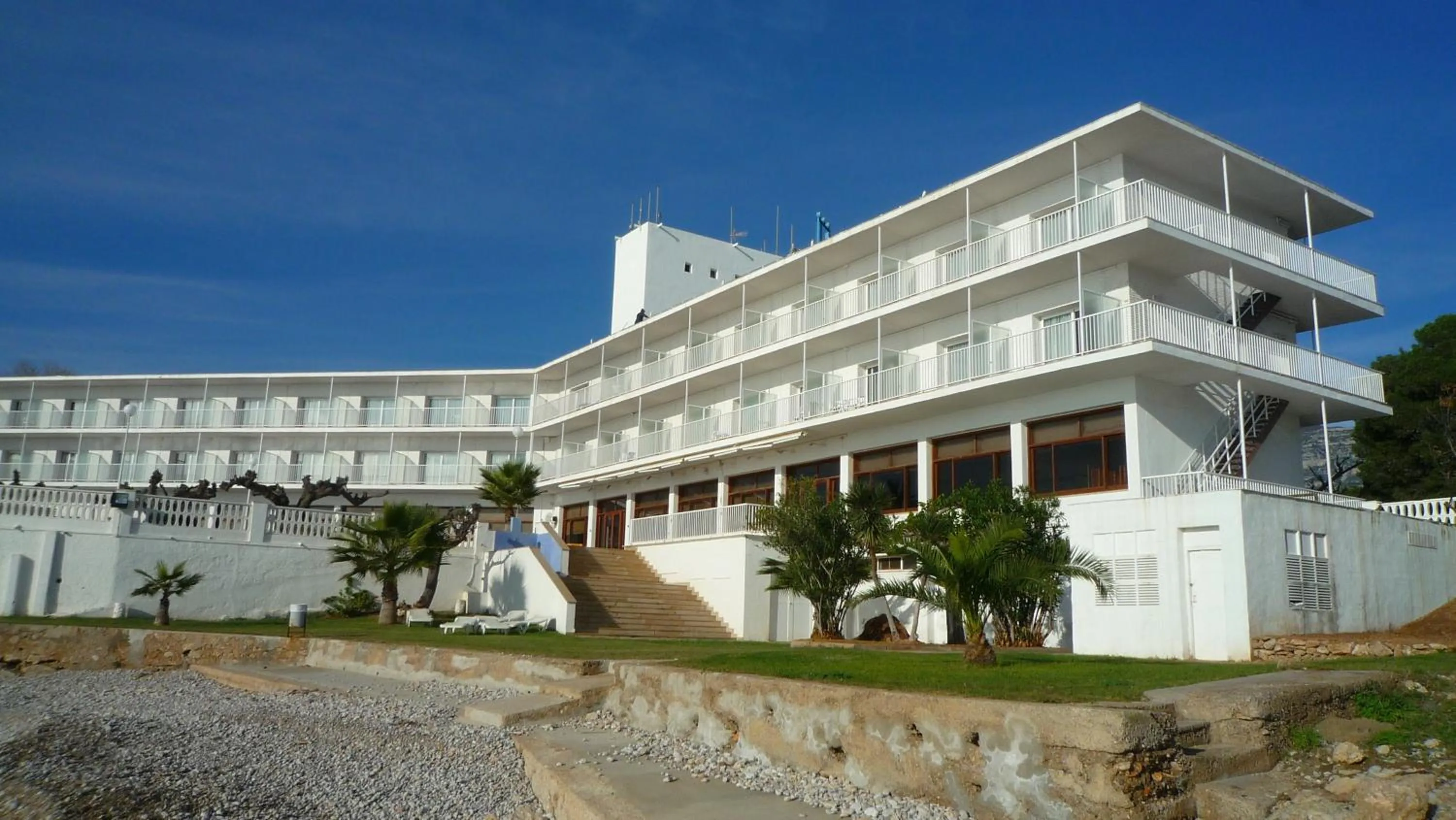 Facade/entrance in Carlos III