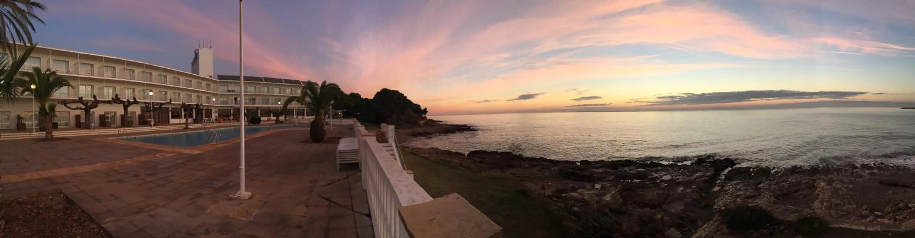 Facade/entrance in Carlos III