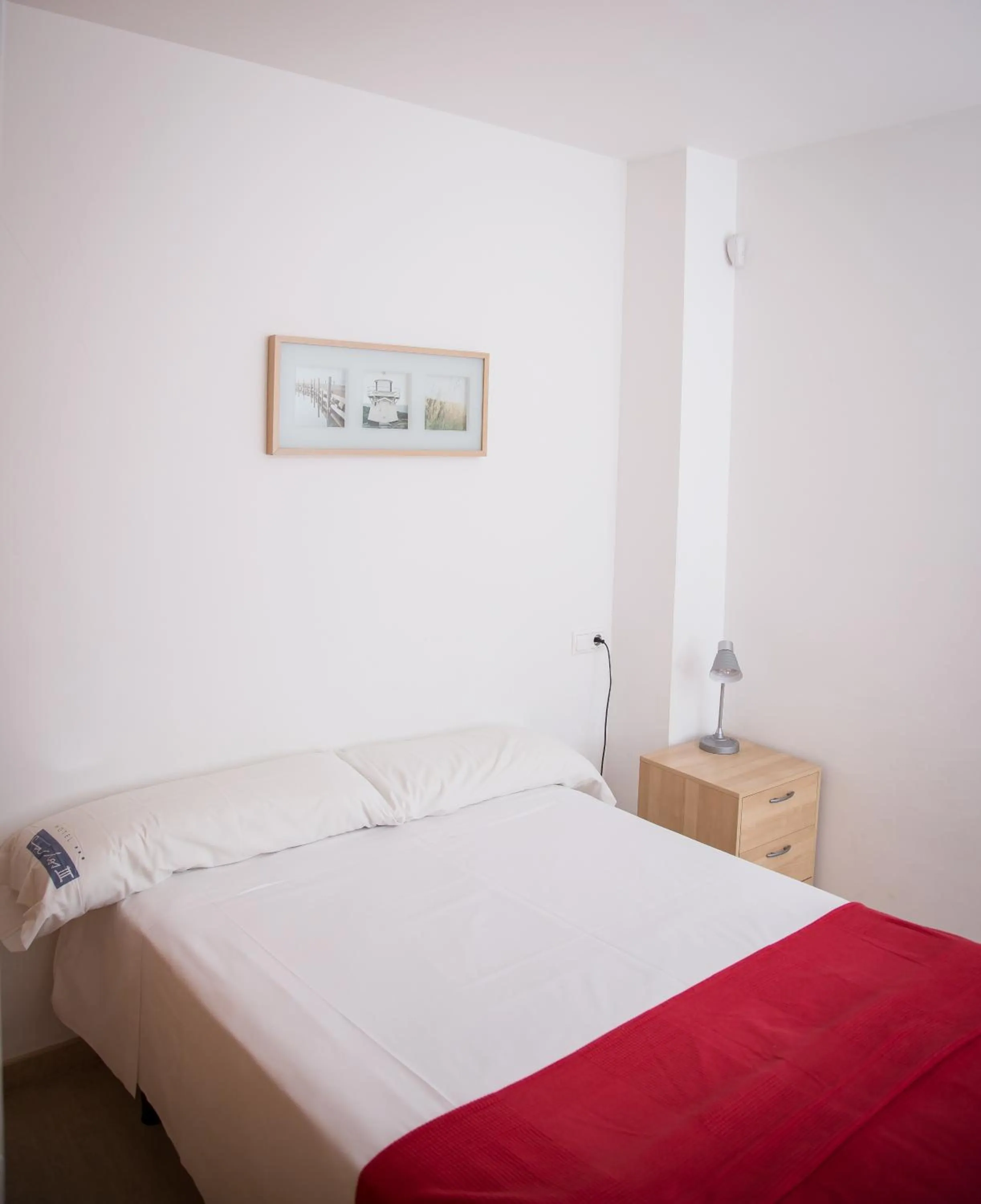 Photo of the whole room, Bed in Carlos III