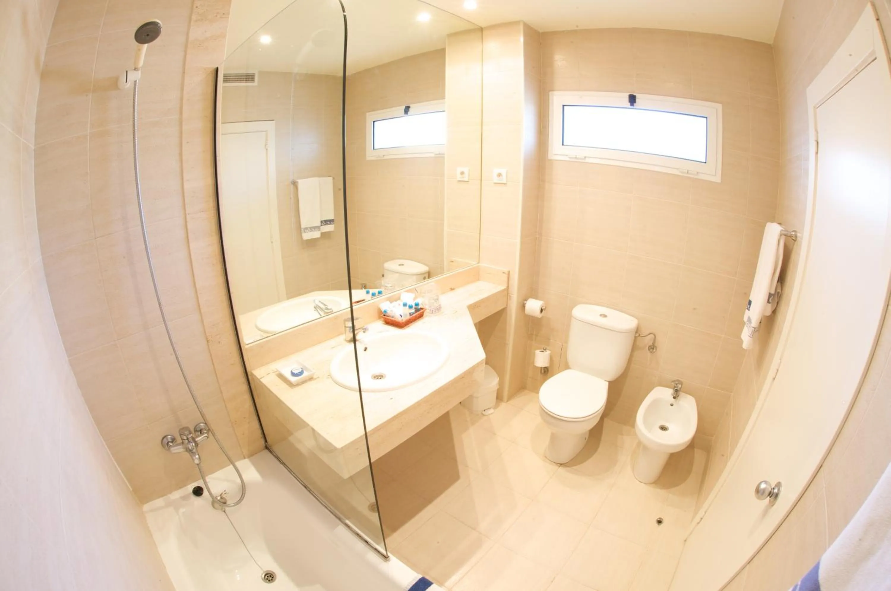 Bathroom in Carlos III