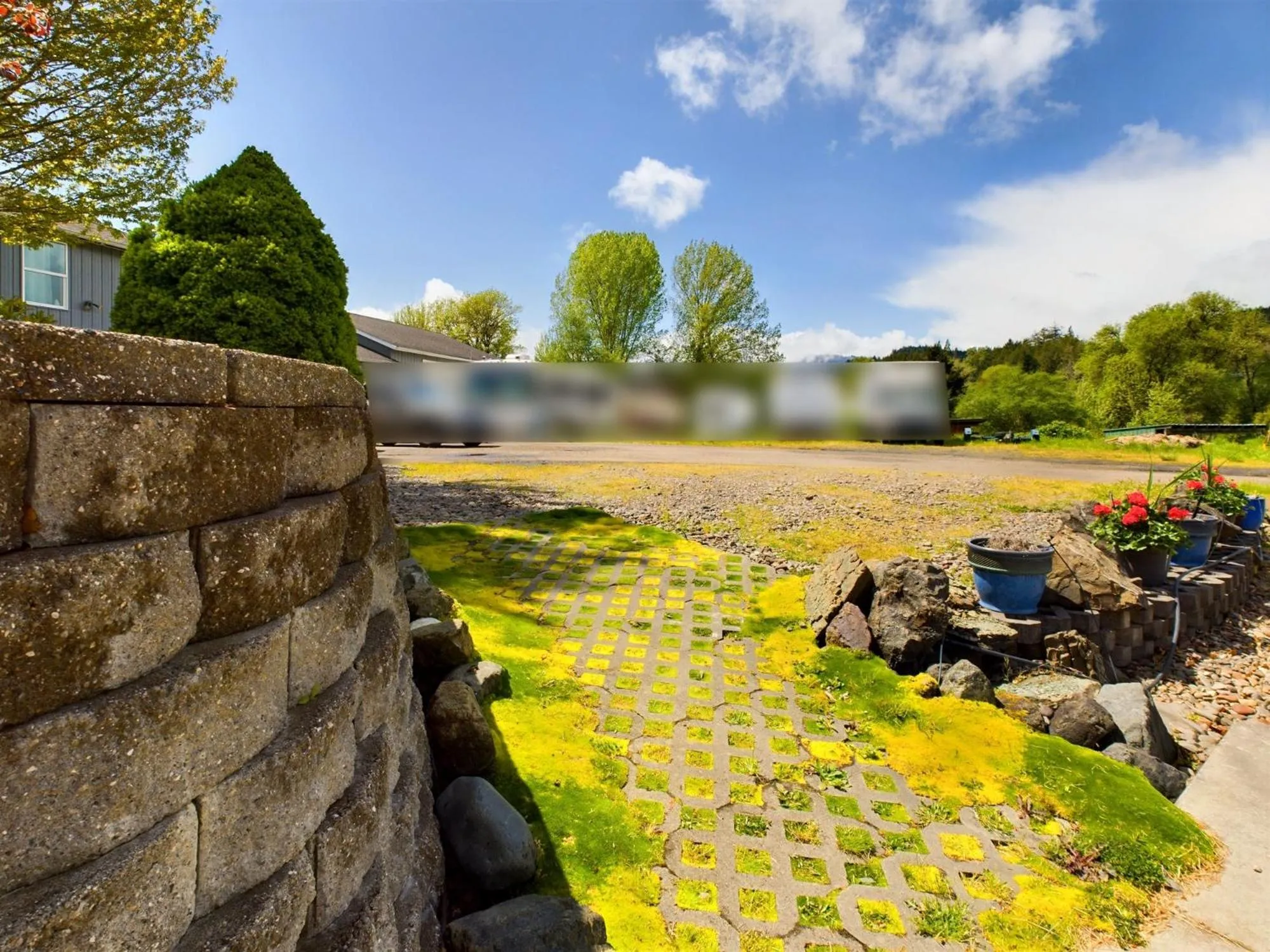 Garden in Beautiful Country Apartment, AC, Pickleball, Billiards, Playground, Gardens