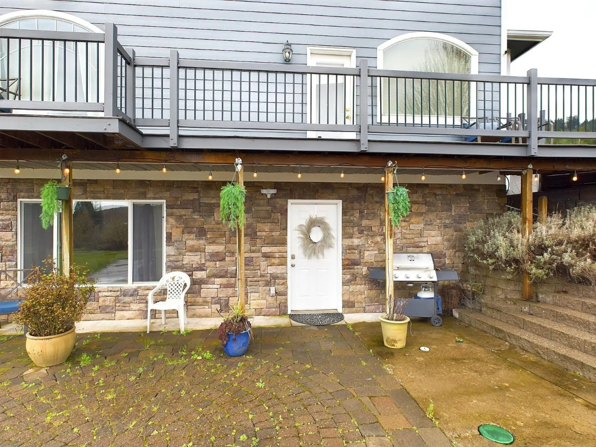 Facade/entrance in Beautiful Country Apartment, AC, Pickleball, Billiards, Playground, Gardens