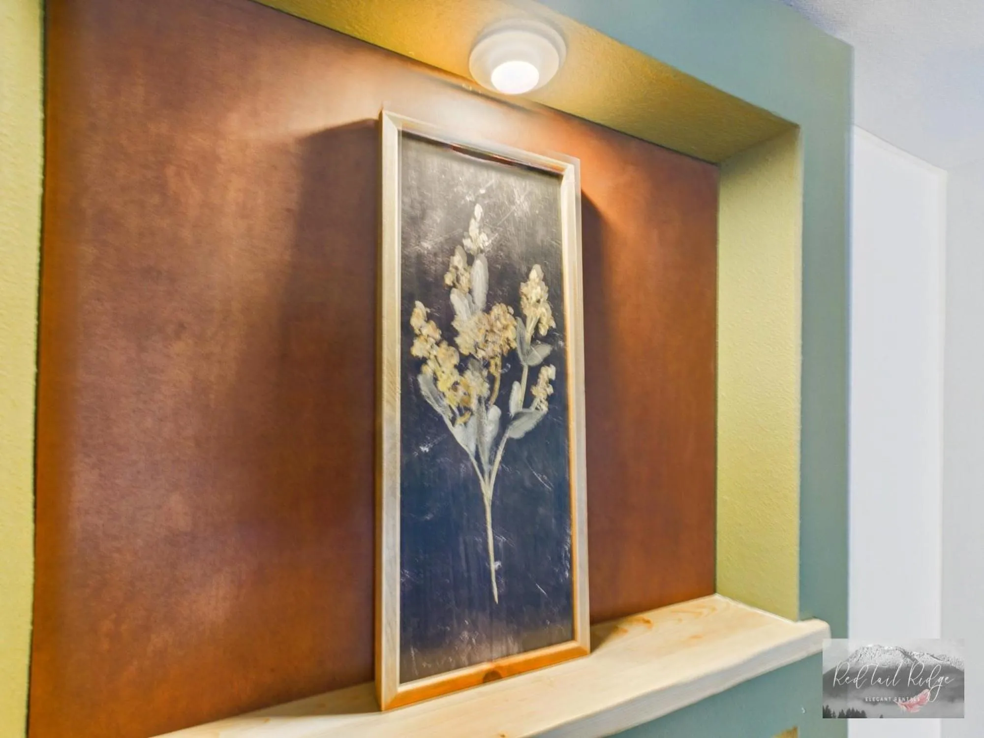 Decorative detail in Beautiful Country Apartment, AC, Pickleball, Billiards, Playground, Gardens