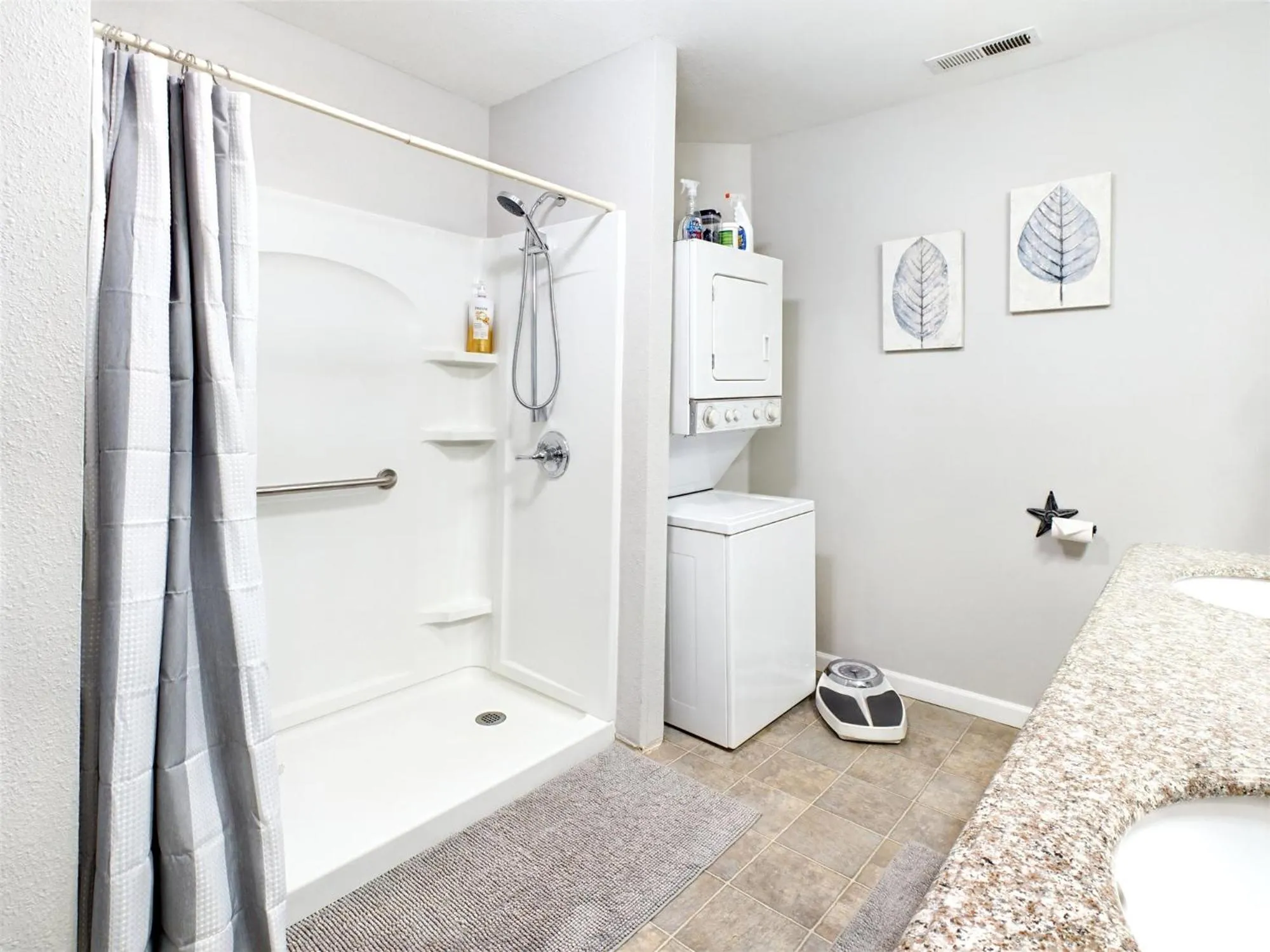 Shower in Beautiful Country Apartment, AC, Pickleball, Billiards, Playground, Gardens