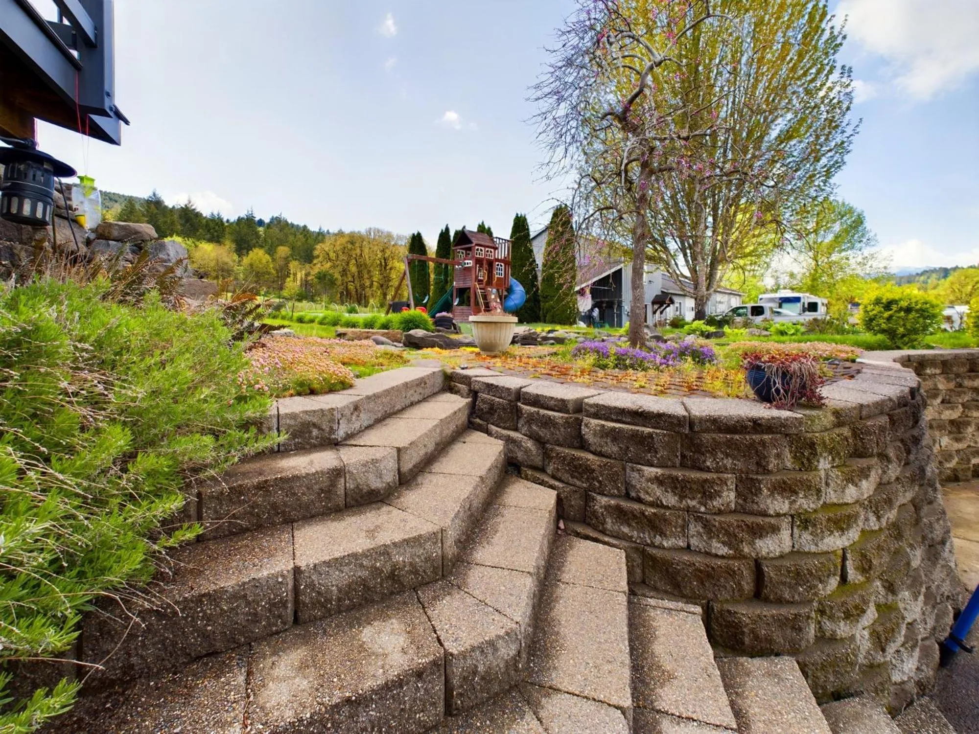 Garden in Beautiful Country Apartment, AC, Pickleball, Billiards, Playground, Gardens