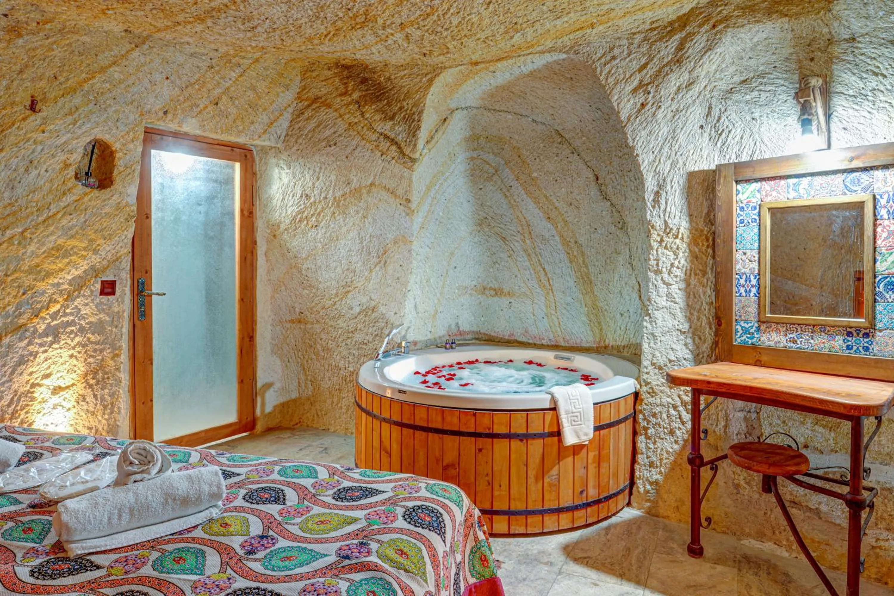 Bedroom, Bed in Atax Cave House