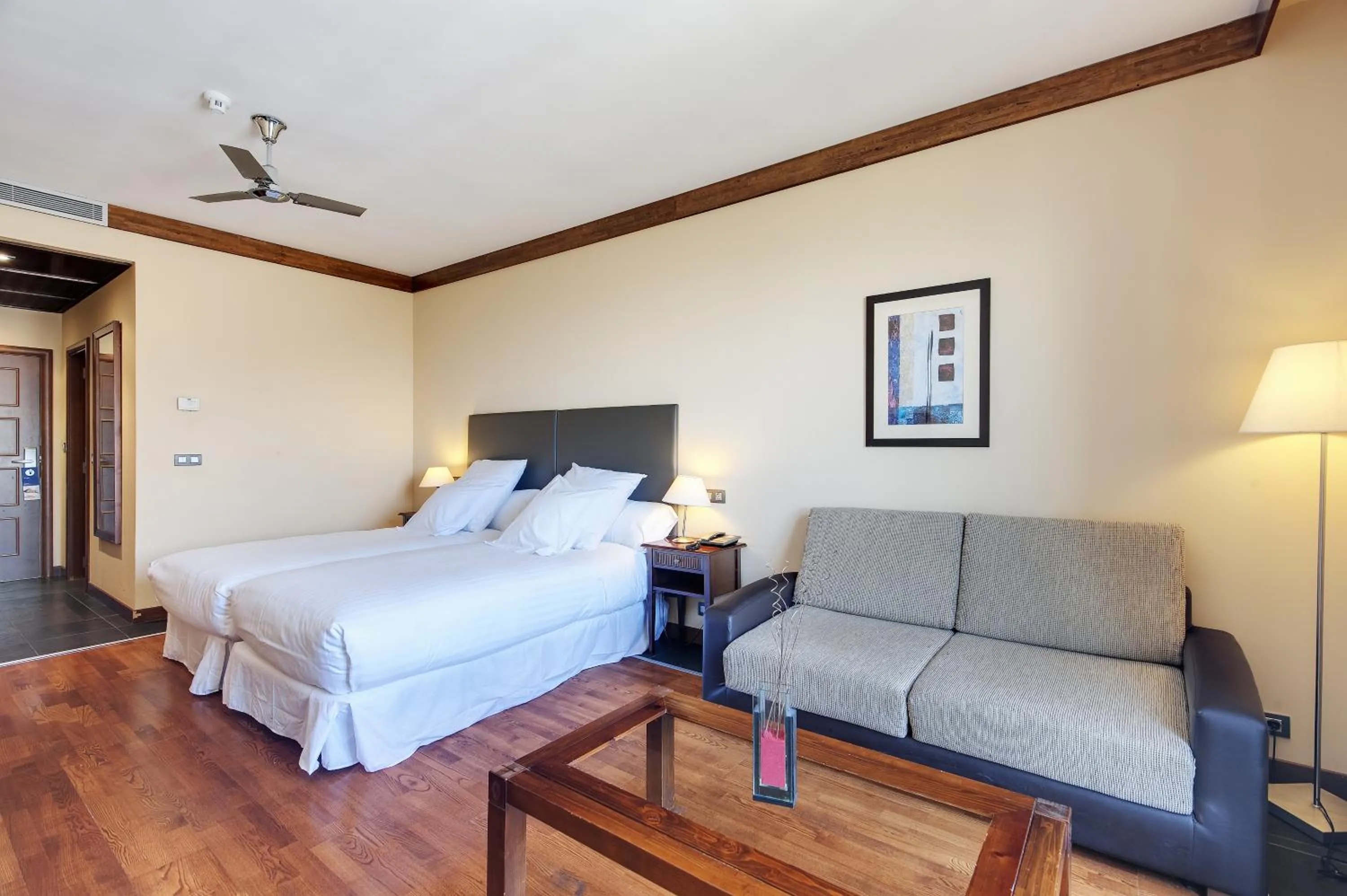 Photo of the whole room, Bed in Hotel & Spa Real Badaguás Jaca