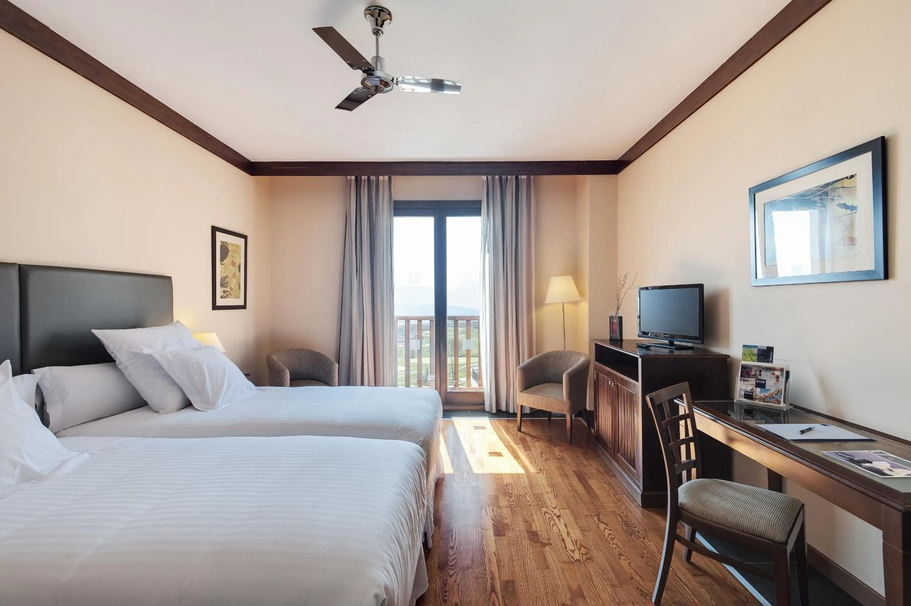 Photo of the whole room, Bed in Hotel & Spa Real Badaguás Jaca