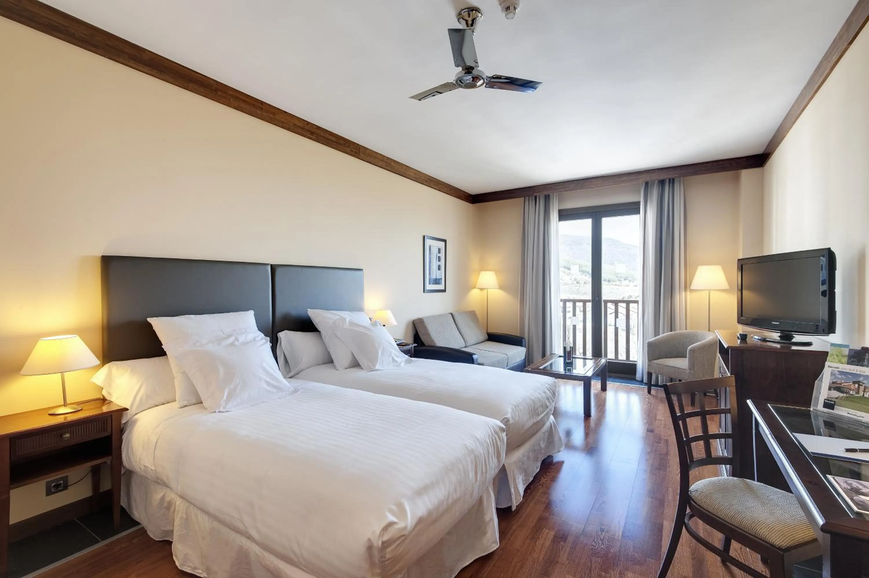 Photo of the whole room, Bed in Hotel & Spa Real Badaguás Jaca