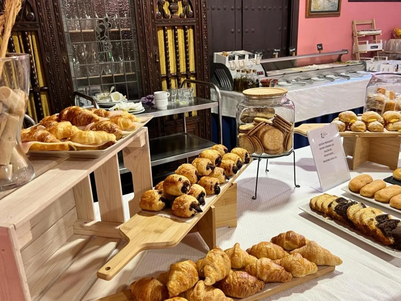 Buffet breakfast in Hotel Pinomar