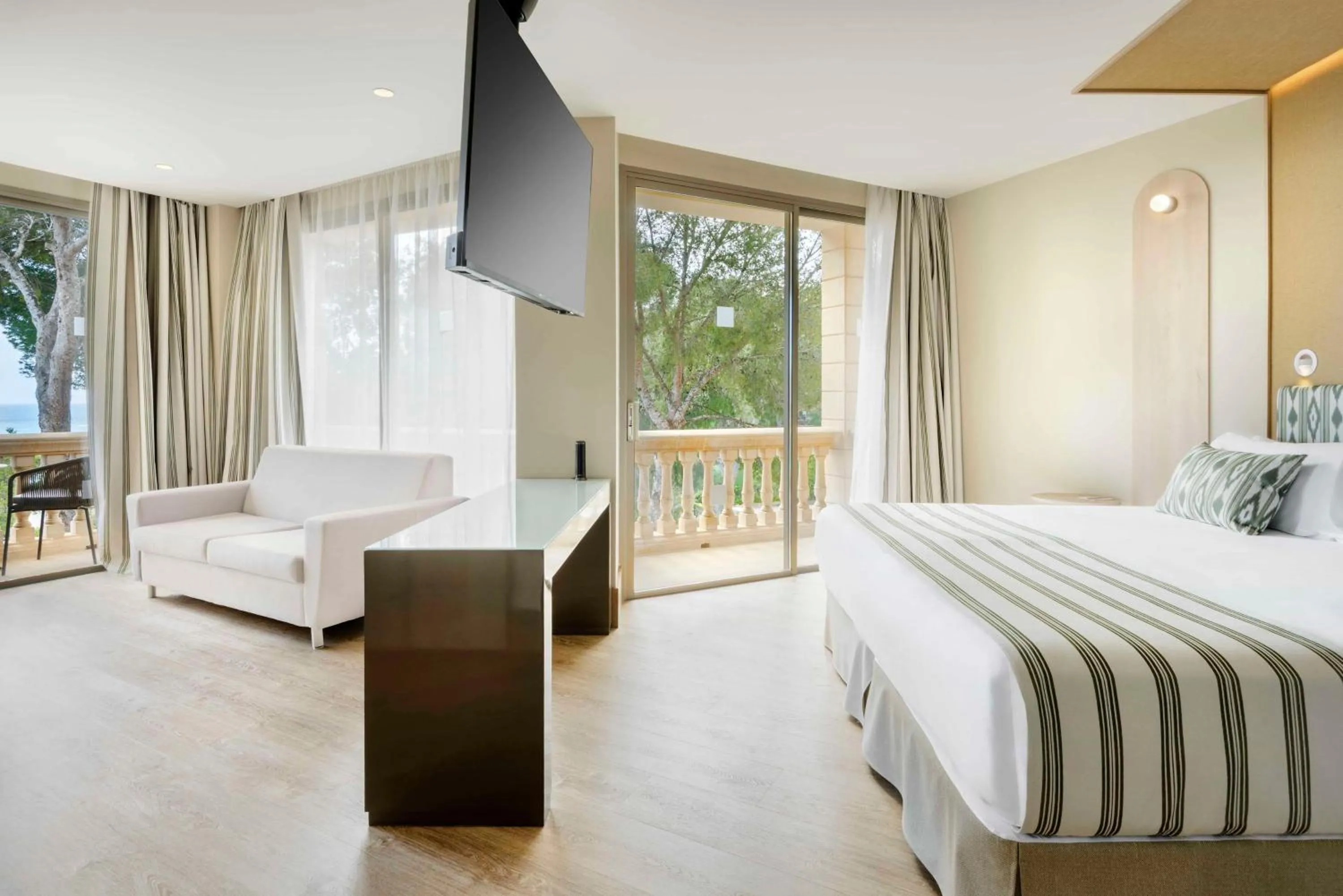 Bed in Barceló Illetas Albatros - Adults Only