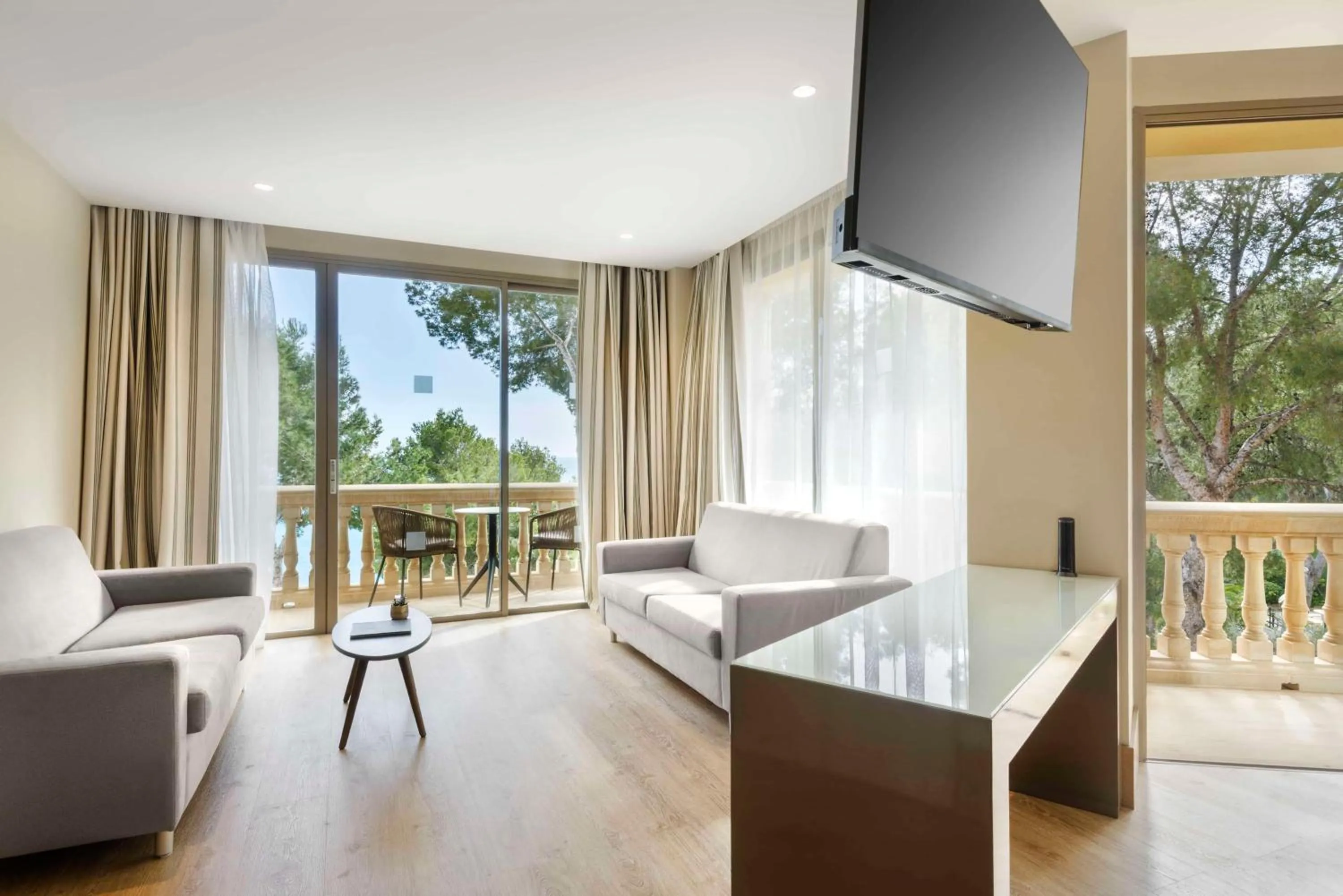 Bed in Barceló Illetas Albatros - Adults Only