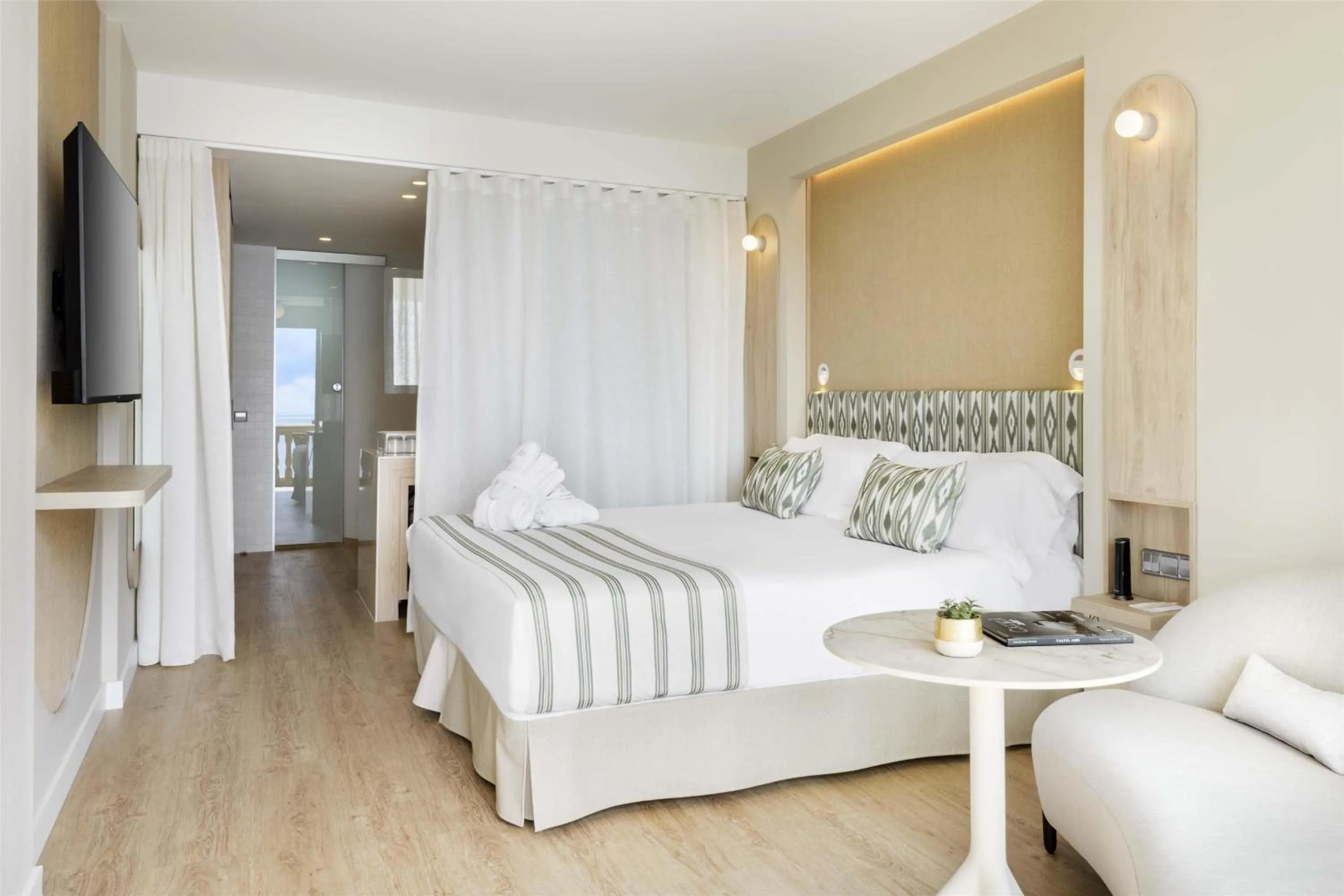 Bedroom, Bed in Barceló Illetas Albatros - Adults Only