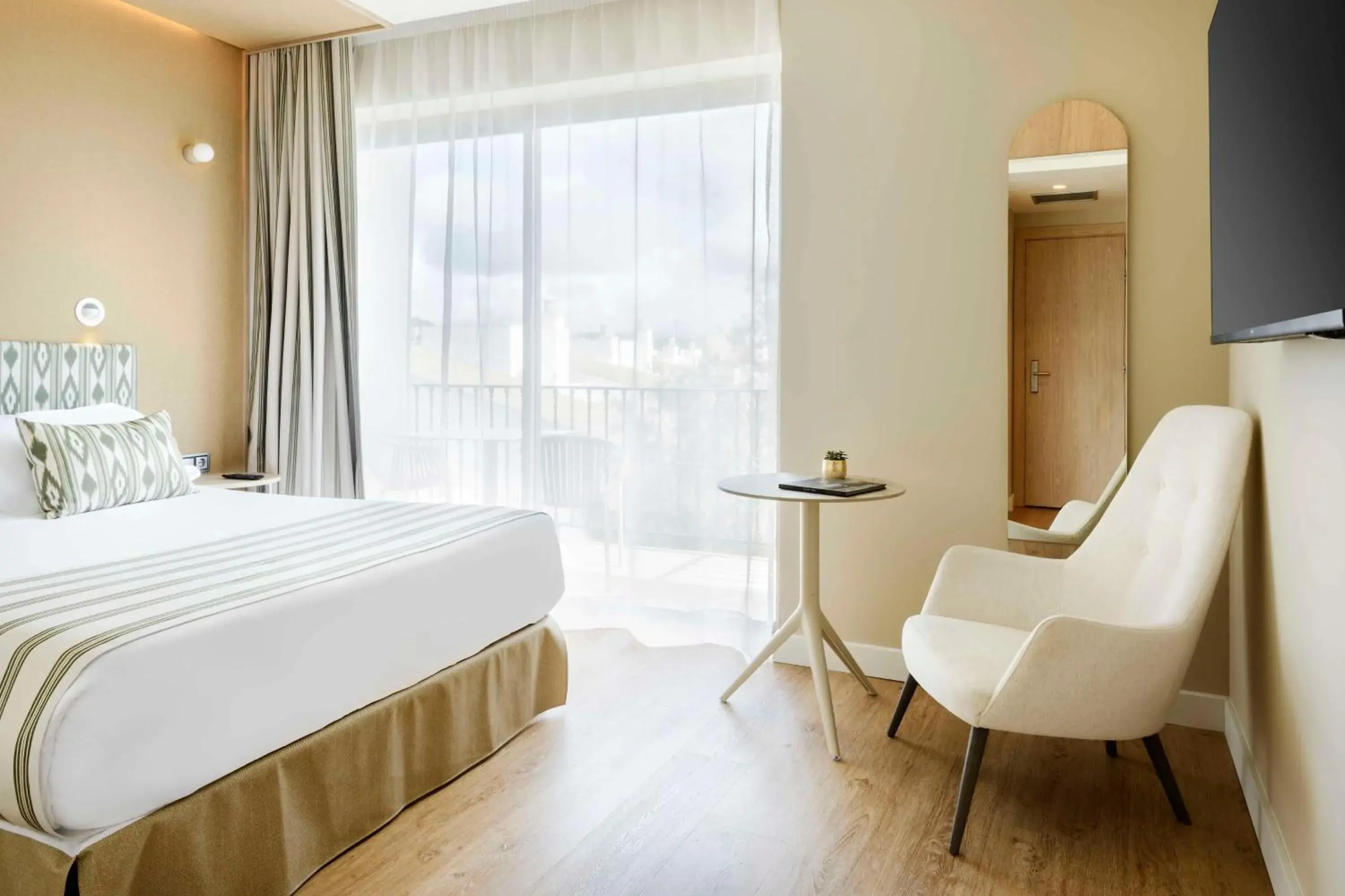 Superior Double with Partial Sea View in Barceló Illetas Albatros - Adults Only Superior Double with Partial Sea View in Barceló Illetas Albatros - Adults Only