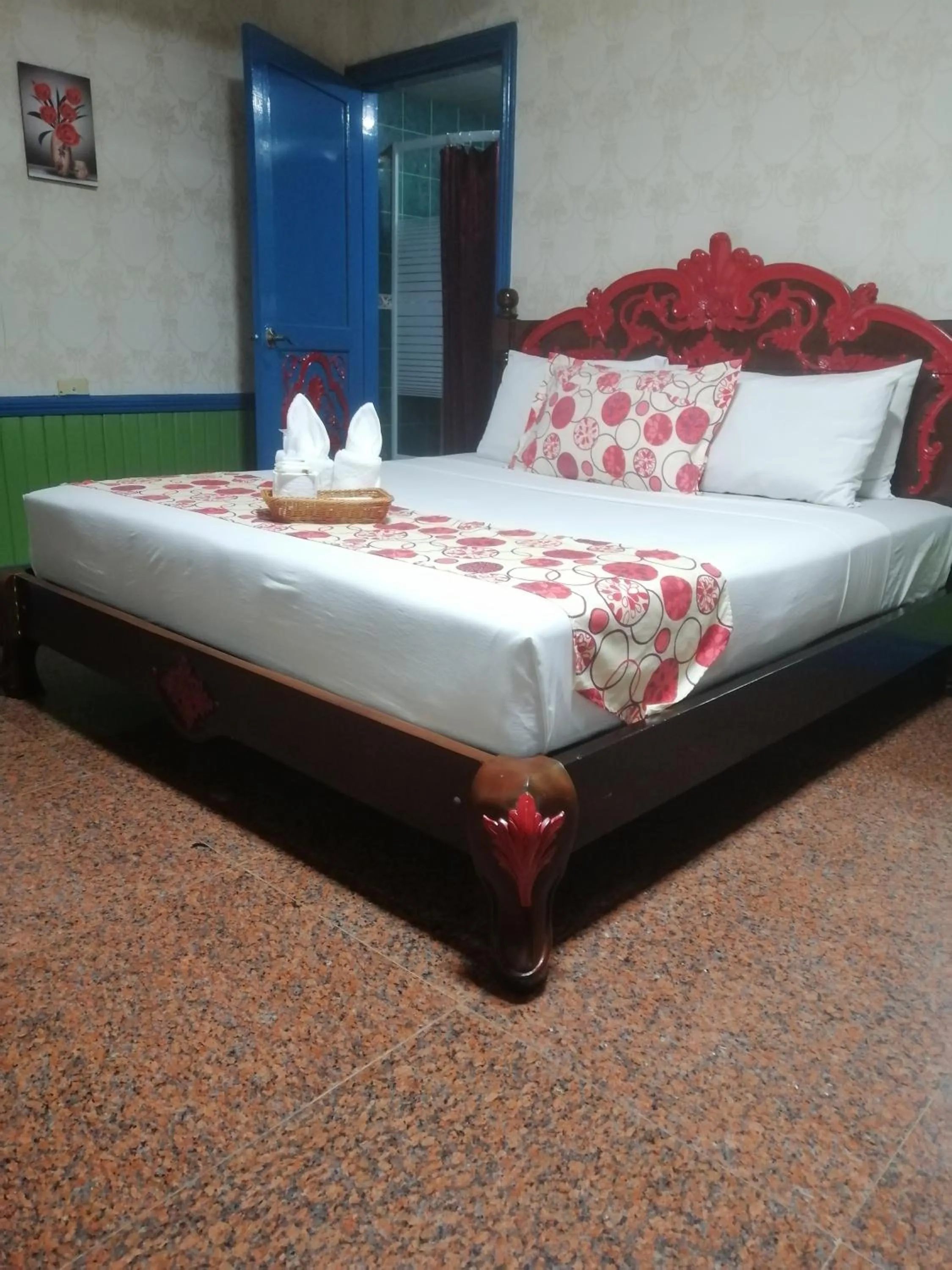 Bed in Sang Yoo Mountain View Tagaytay Staycation - Over Looking Of Taal Volcano