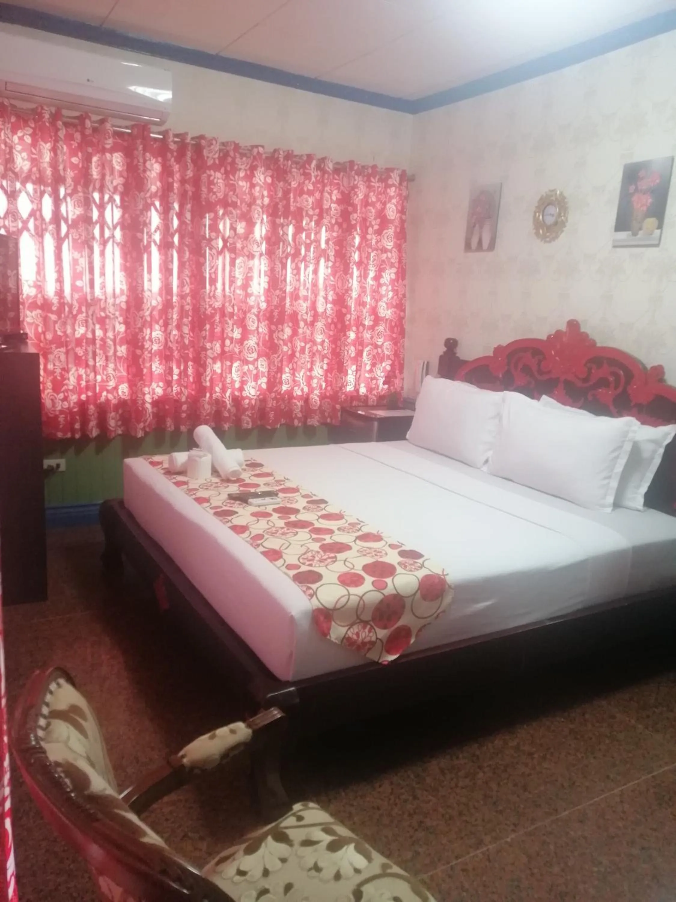 Bed in Sang Yoo Mountain View Tagaytay Staycation - Over Looking Of Taal Volcano