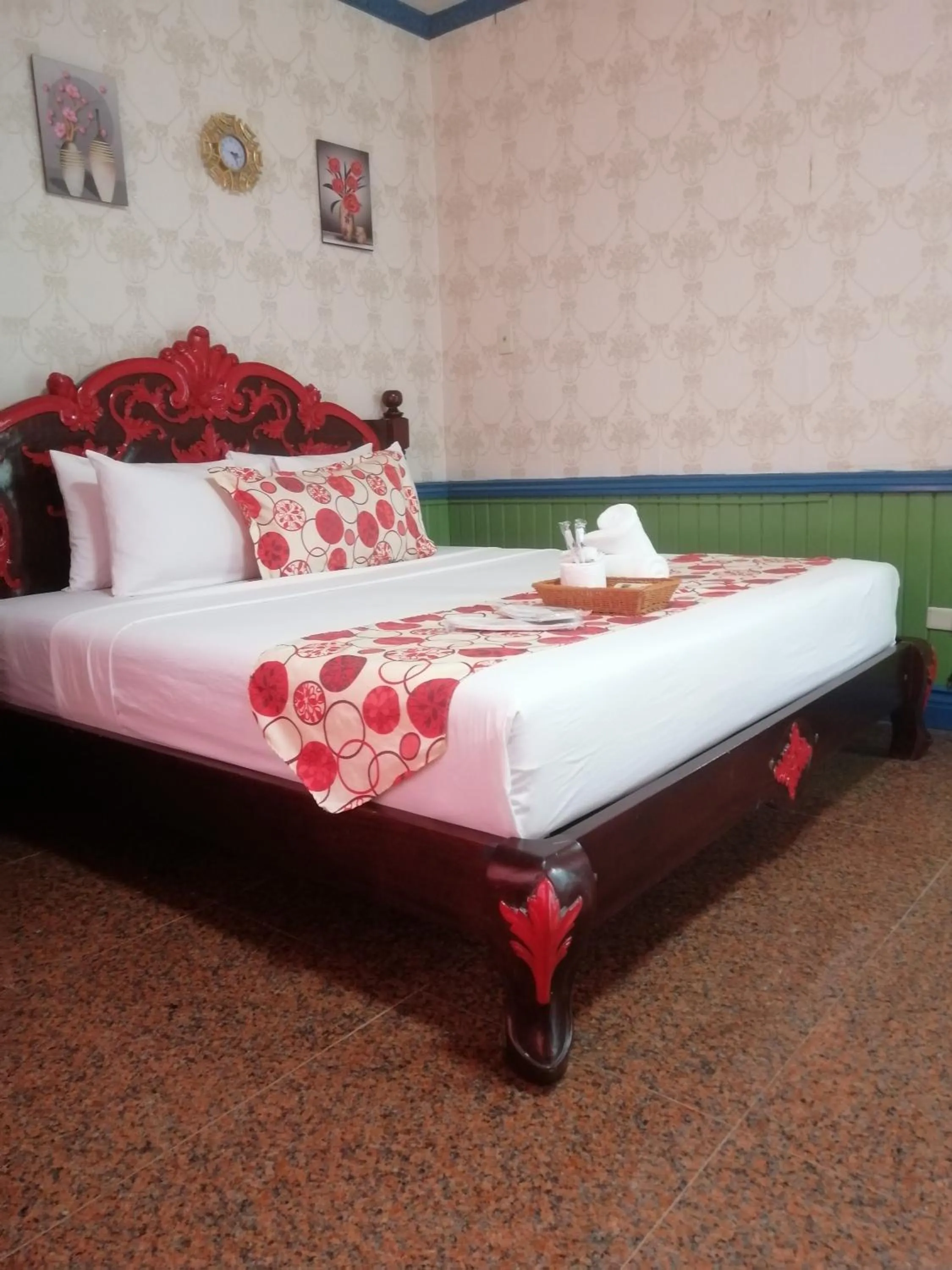 Bed in Sang Yoo Mountain View Tagaytay Staycation - Over Looking Of Taal Volcano