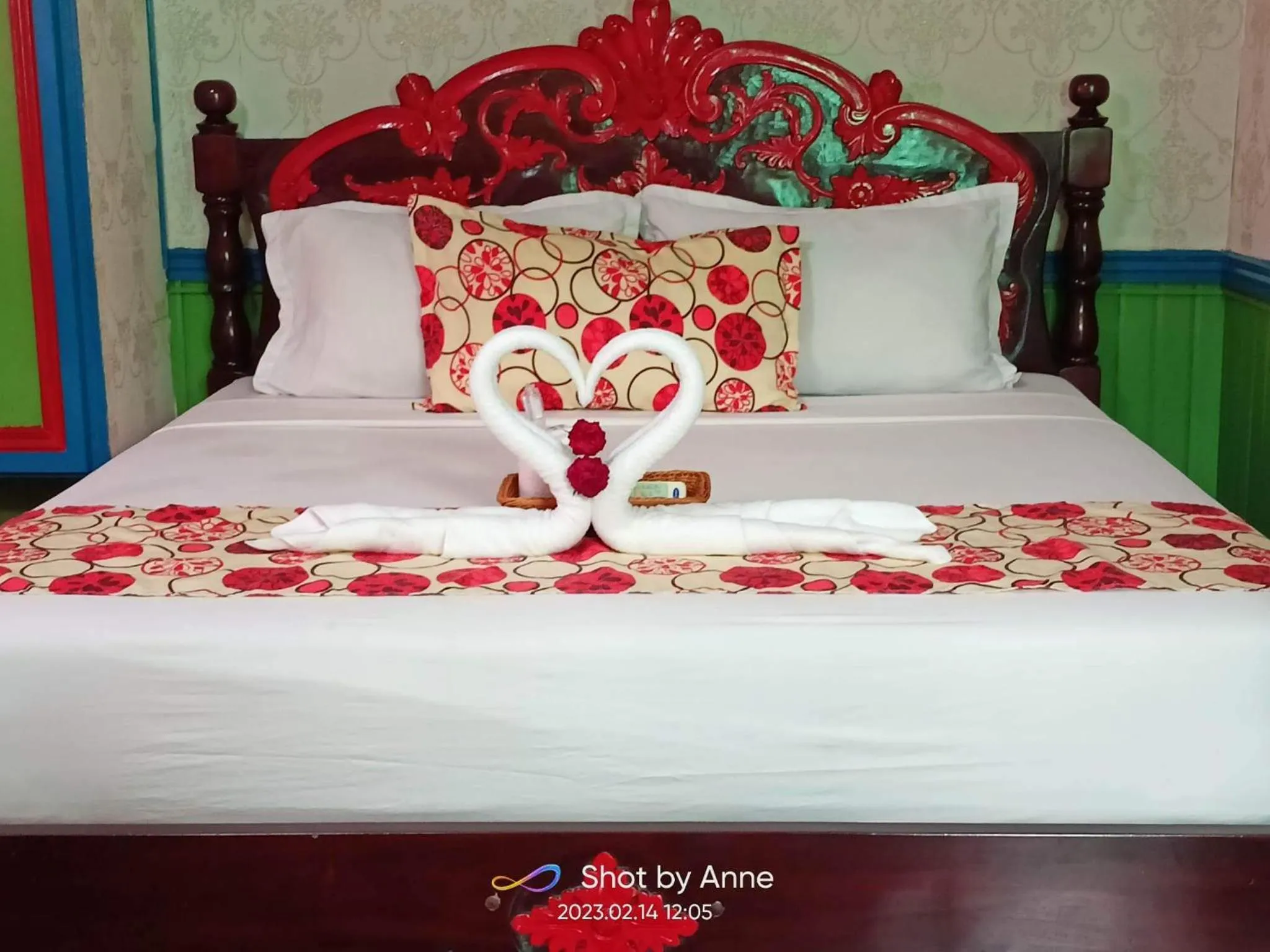 Bed in Sang Yoo Mountain View Tagaytay Staycation - Over Looking Of Taal Volcano