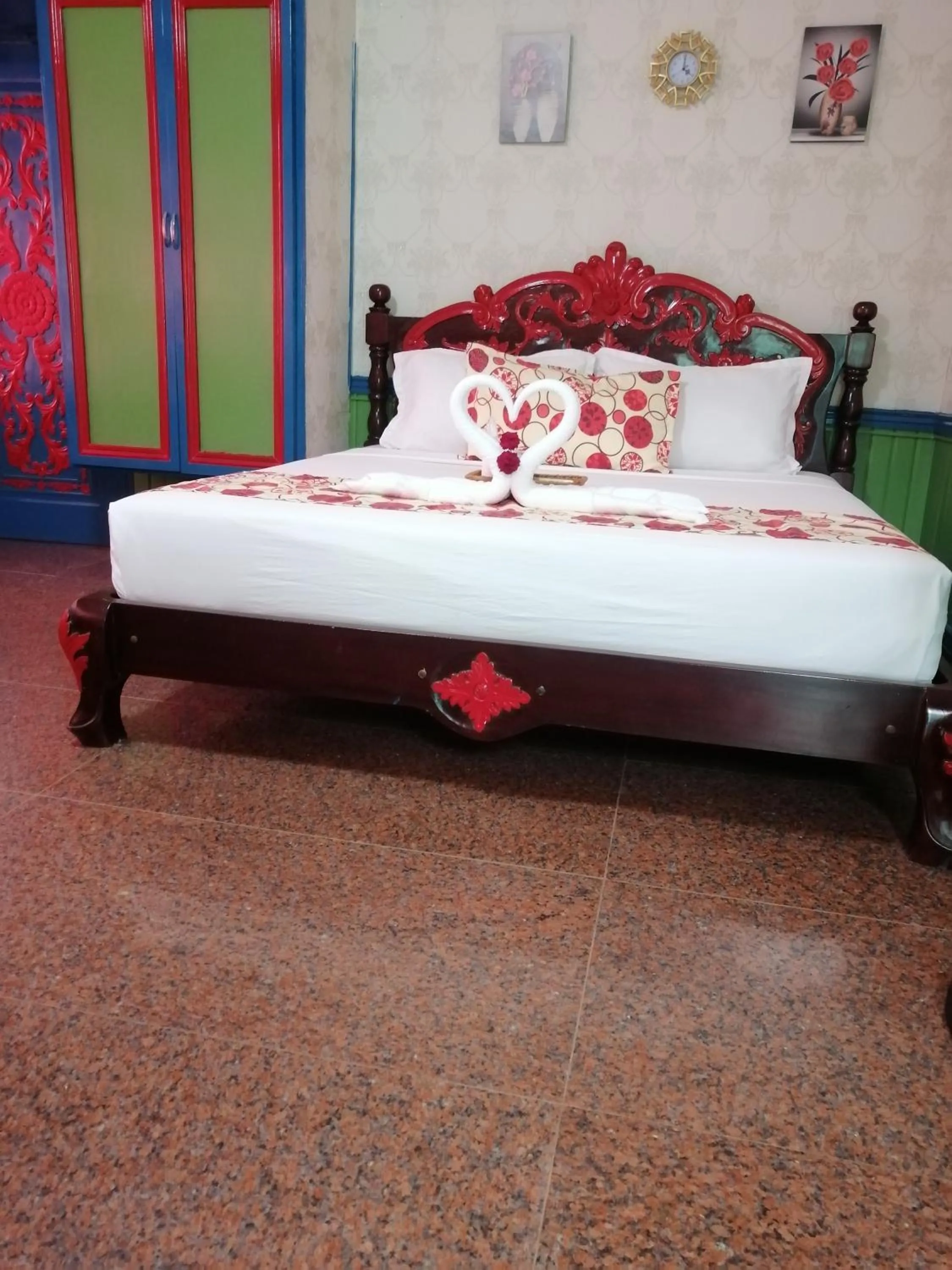 Bed in Sang Yoo Mountain View Tagaytay Staycation - Over Looking Of Taal Volcano