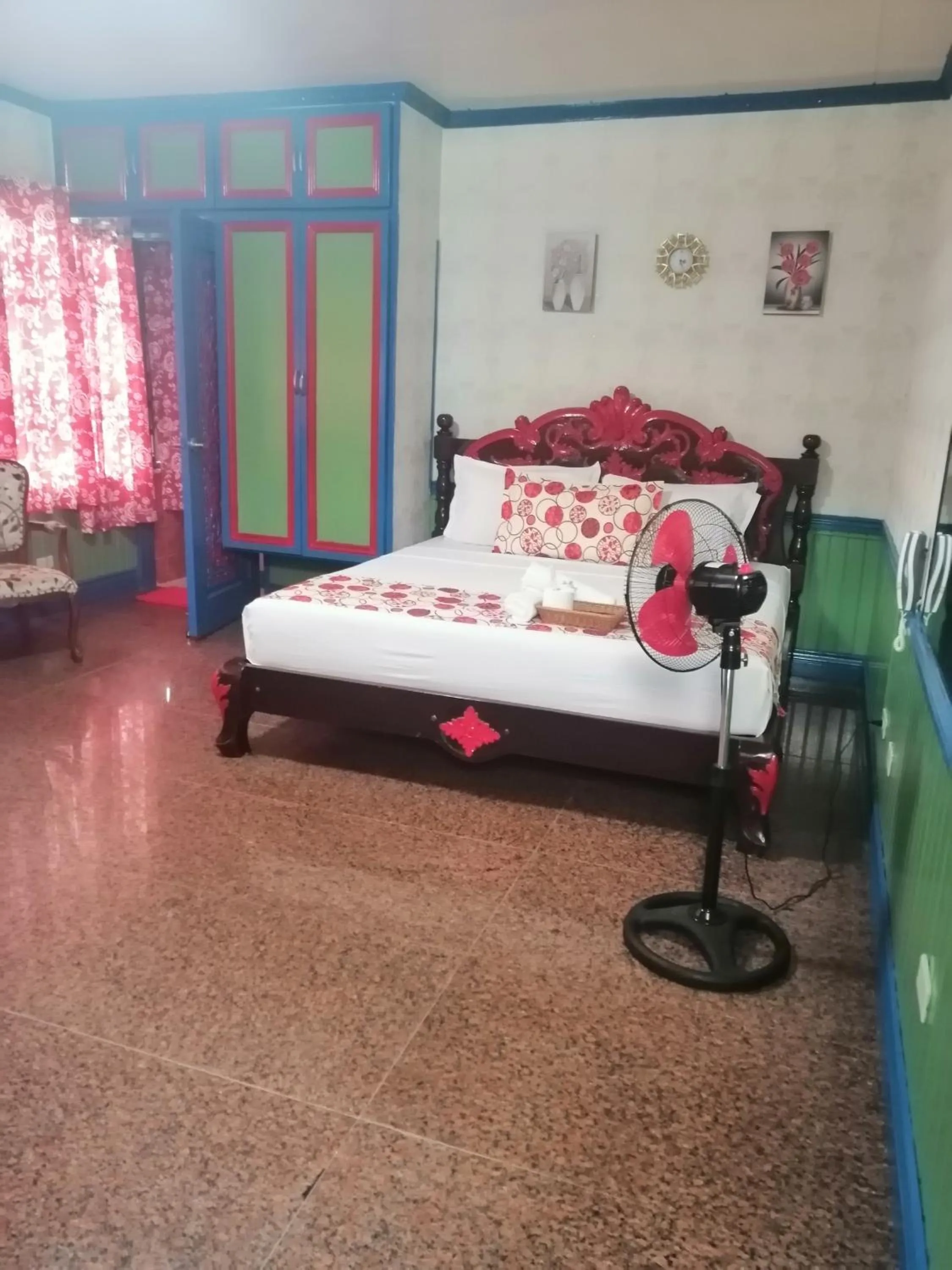 Bed in Sang Yoo Mountain View Tagaytay Staycation - Over Looking Of Taal Volcano