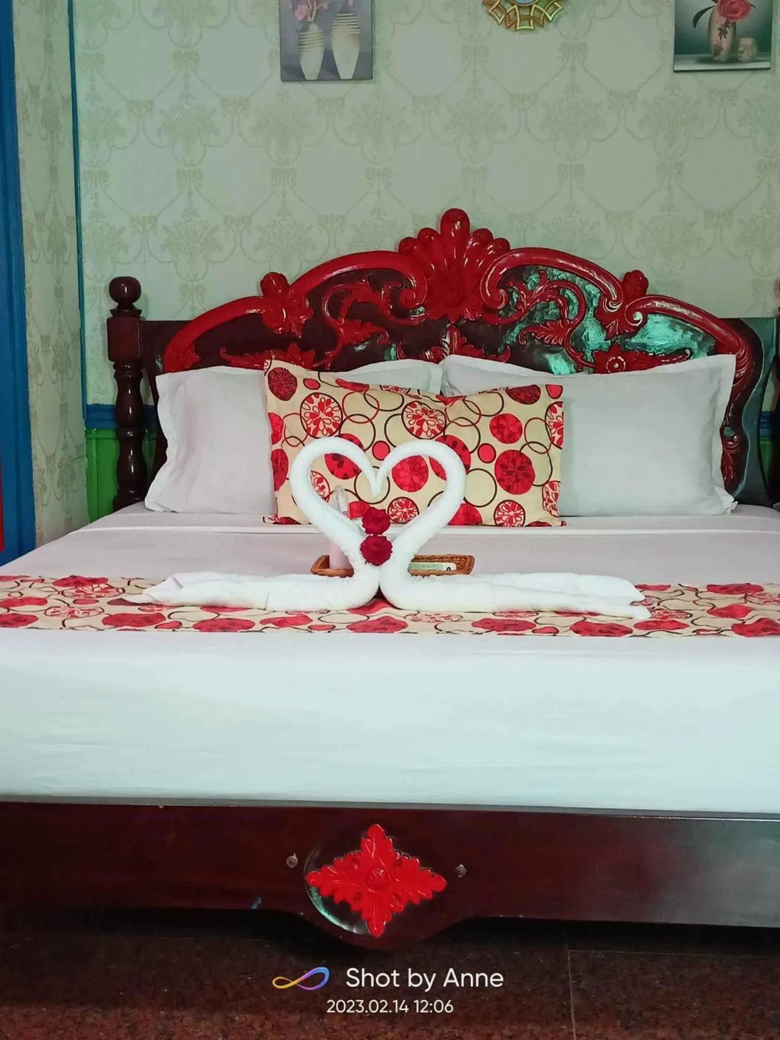 Bed in Sang Yoo Mountain View Tagaytay Staycation - Over Looking Of Taal Volcano