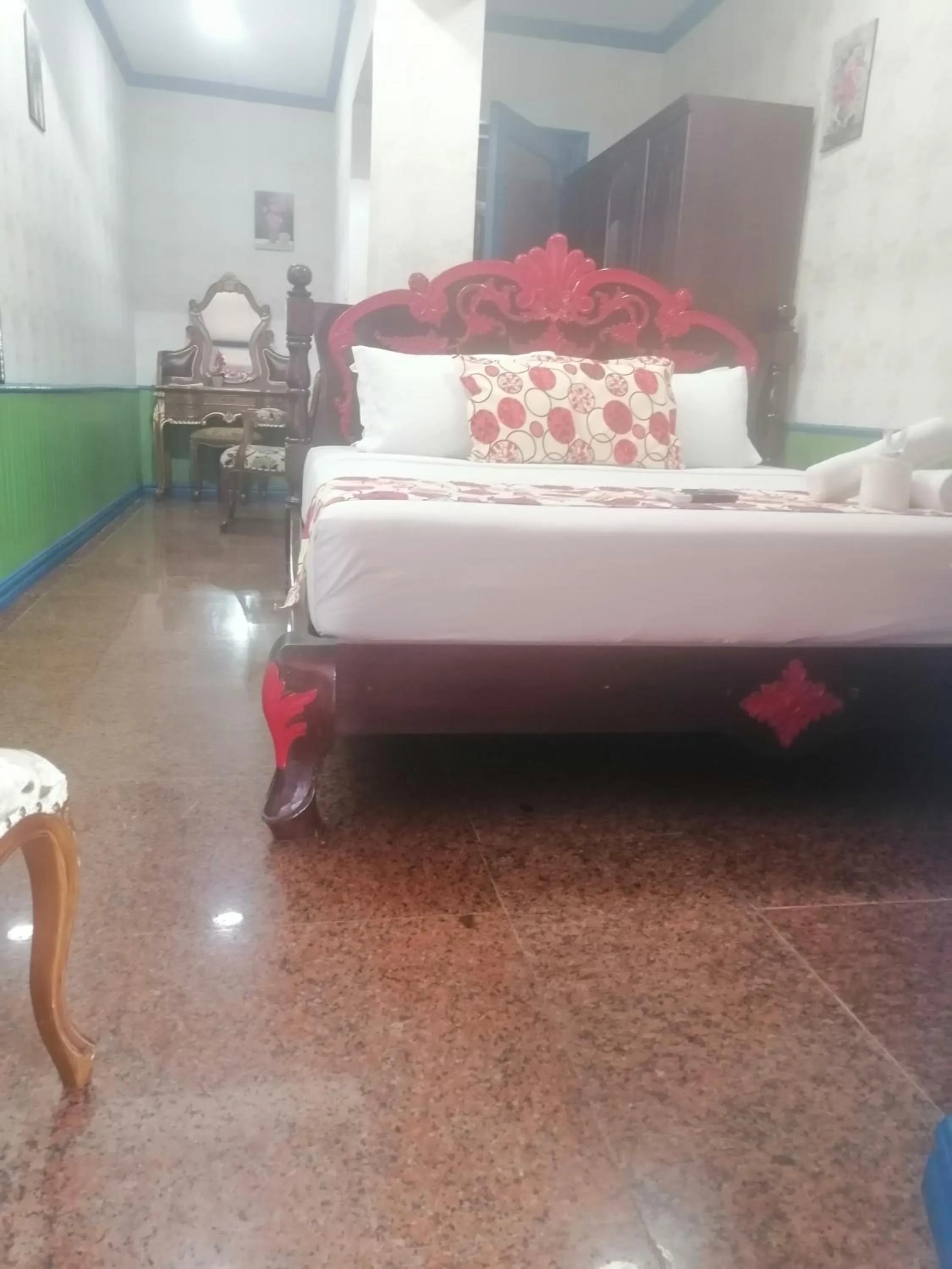 Bed in Sang Yoo Mountain View Tagaytay Staycation - Over Looking Of Taal Volcano