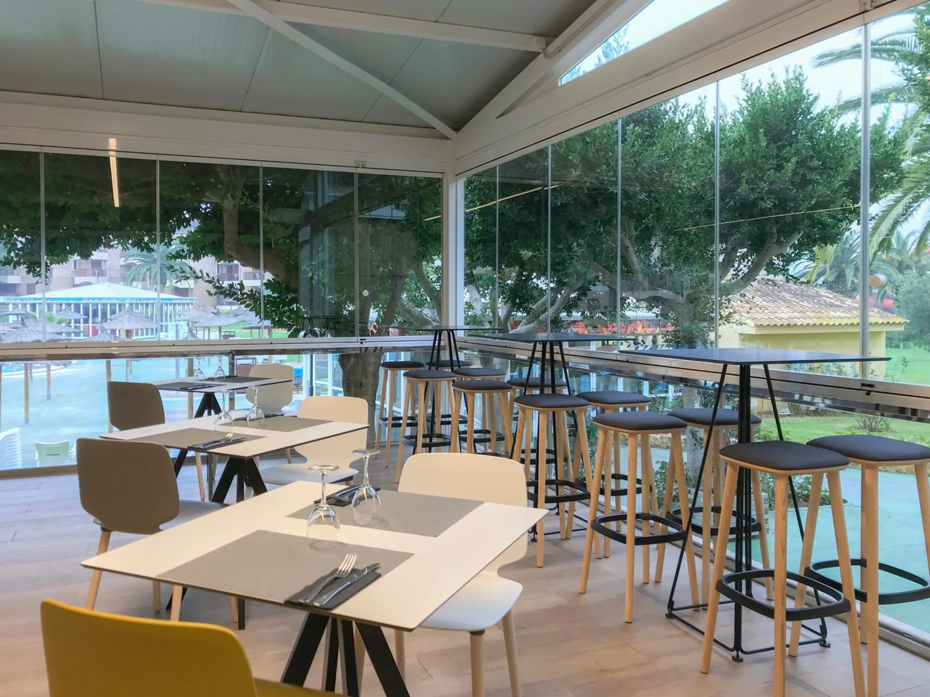 Restaurant/places to eat in Albir Garden Resort