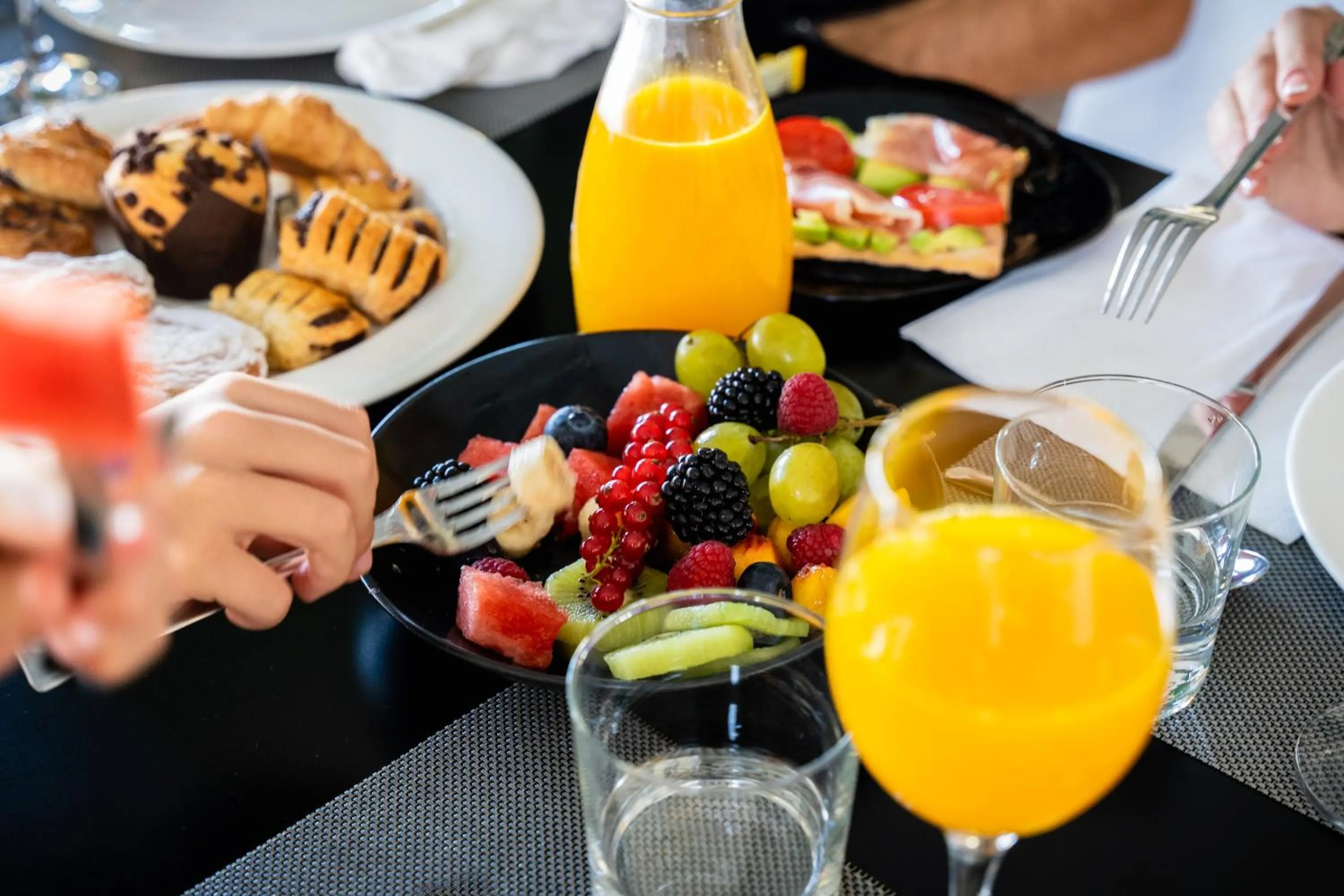 Restaurant/places to eat in Albir Garden Resort