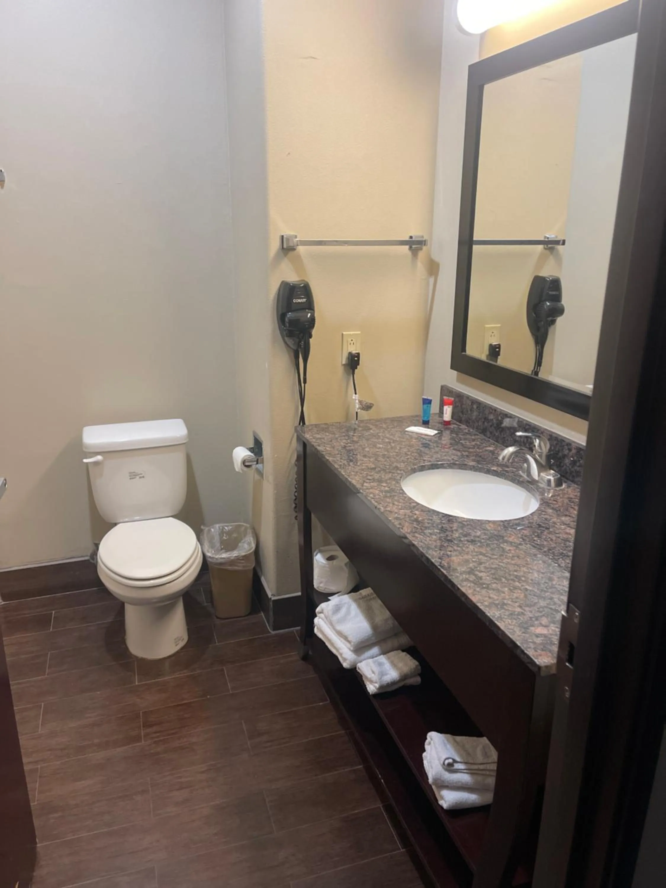 La Plaza Inn and Suites - Freer TX