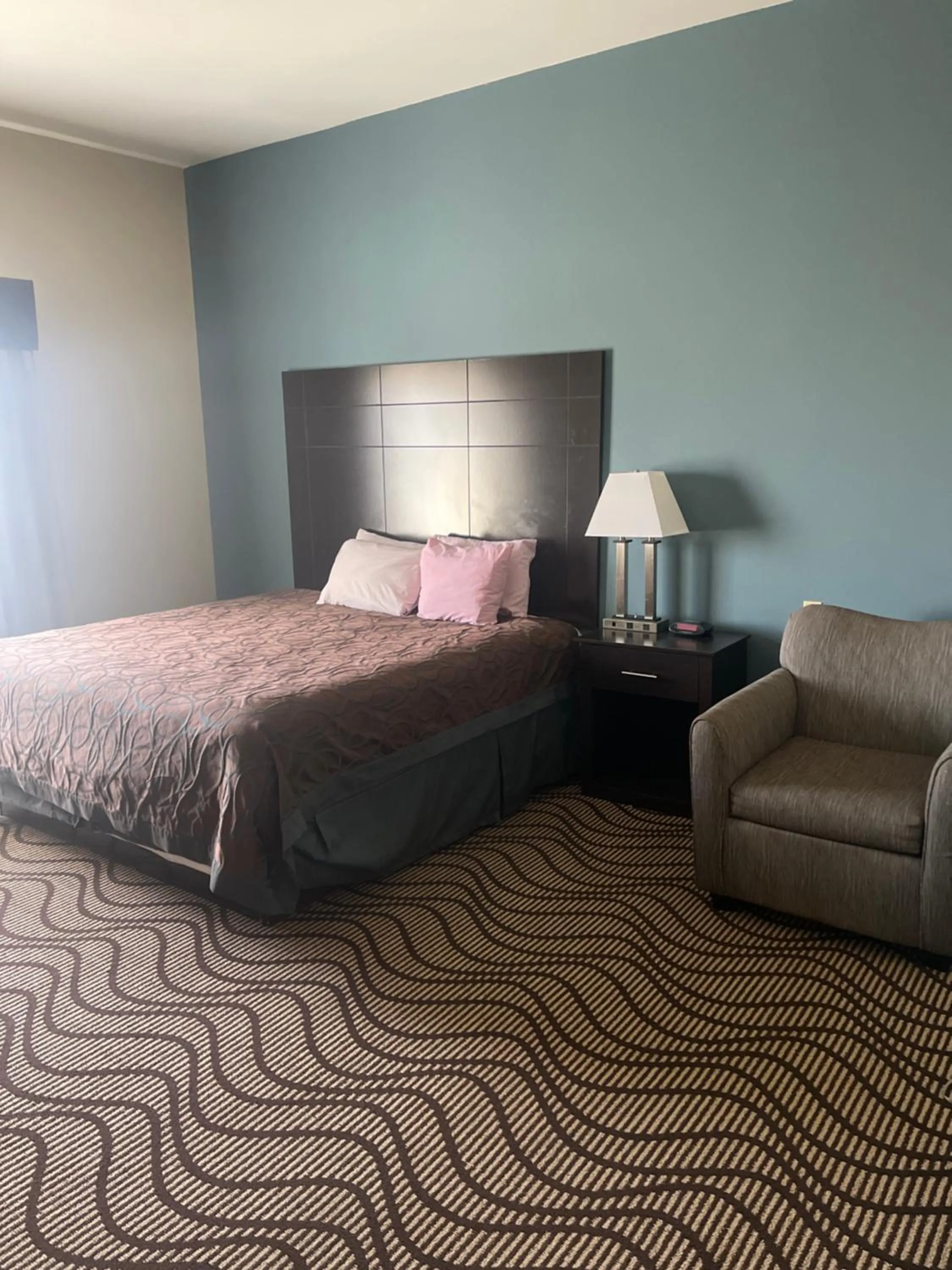 Bed in La Plaza Inn and Suites - Freer TX