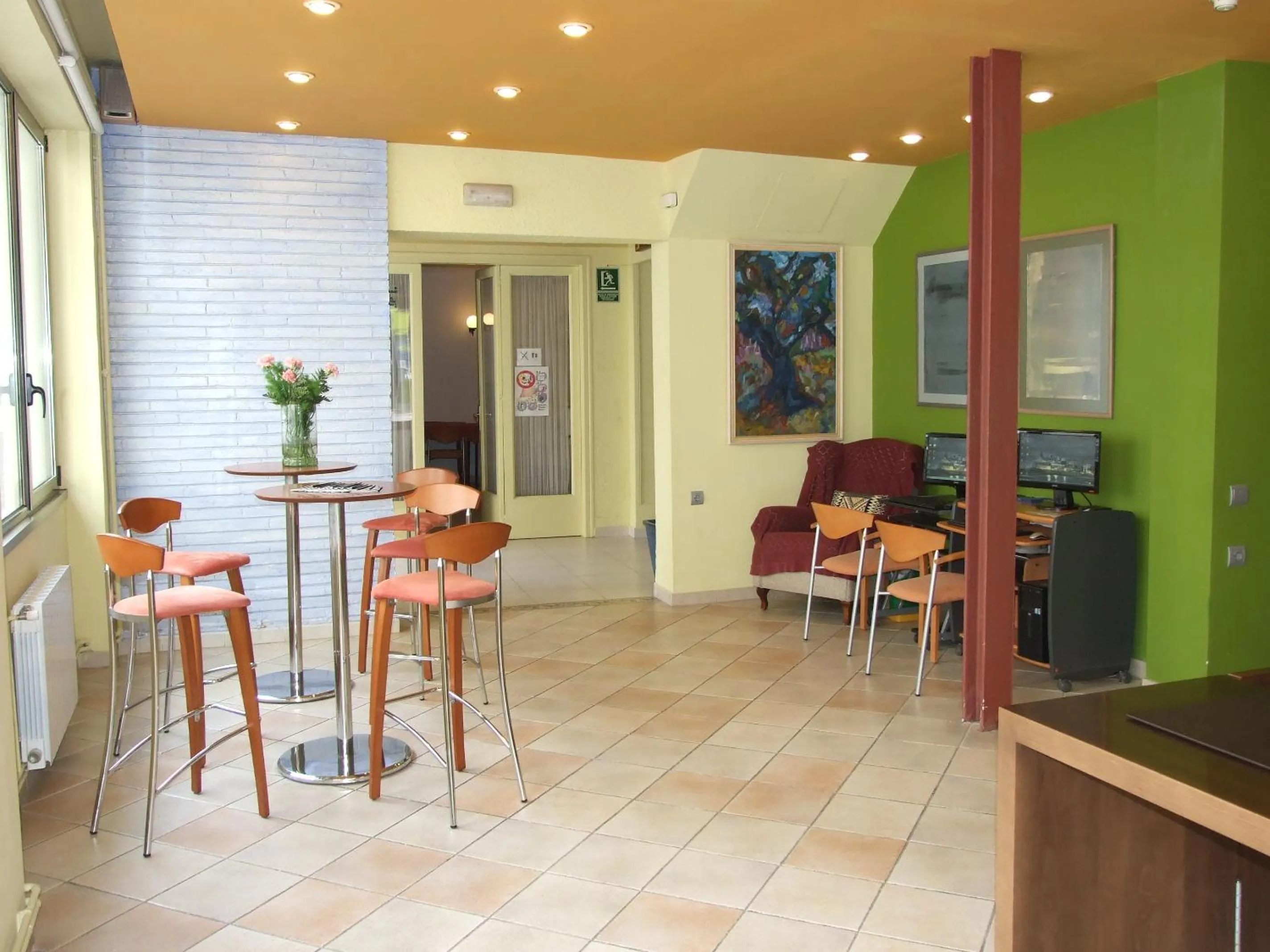 Lounge or bar in Hotel Montserrat