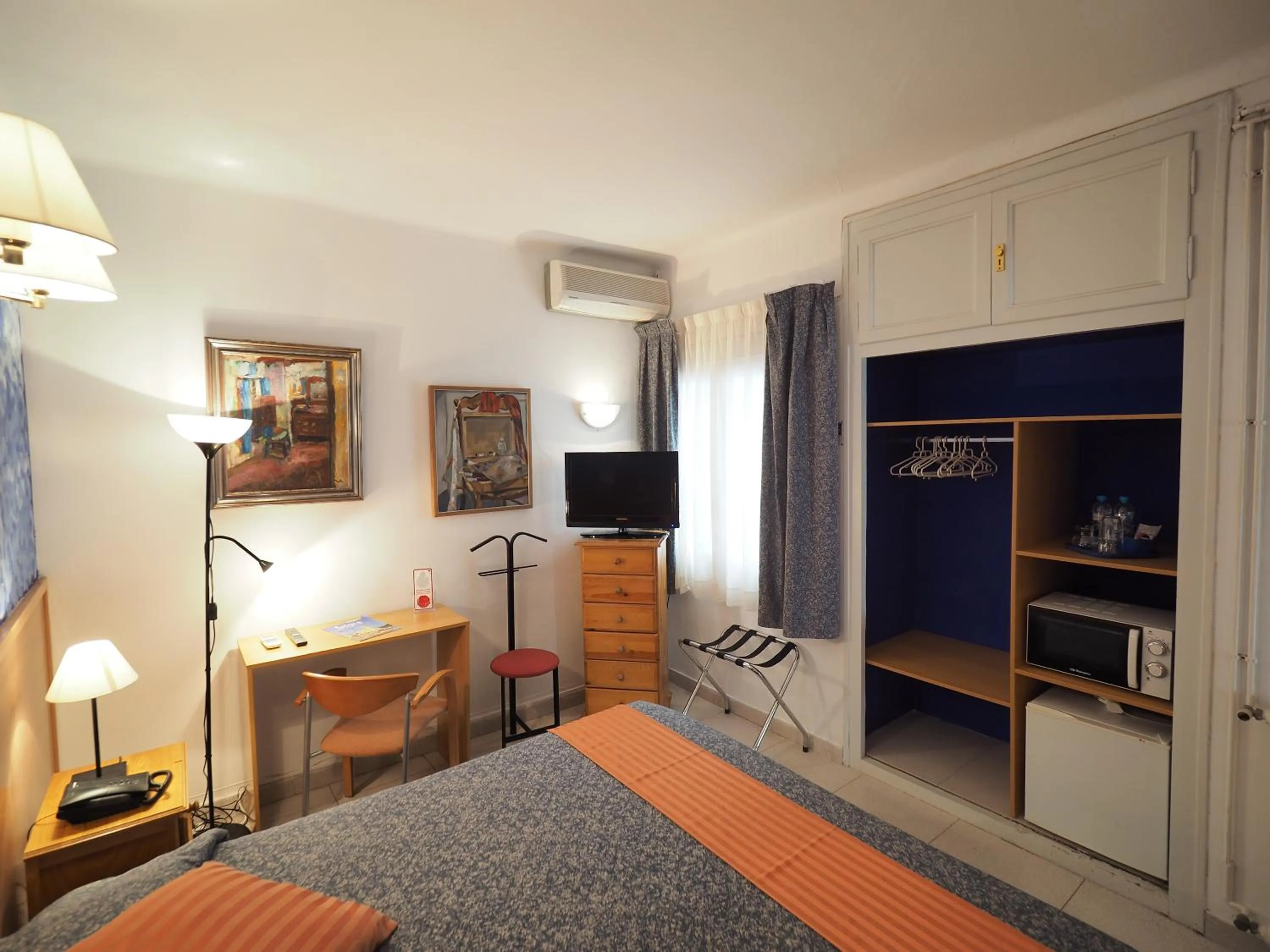 Photo of the whole room, Bed in Hotel Montserrat