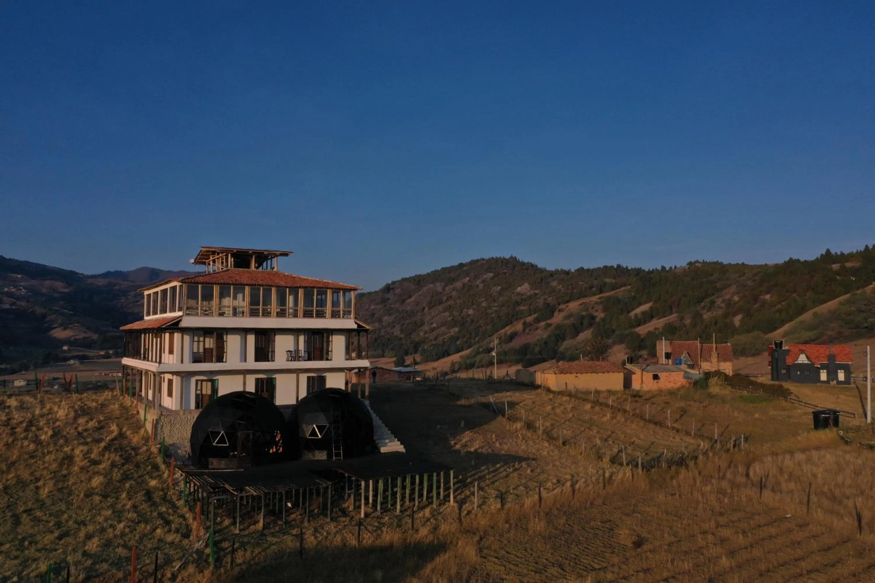 HOTEL TOTA ELISEO PLAYA BLANCA LAGO DE TOTA