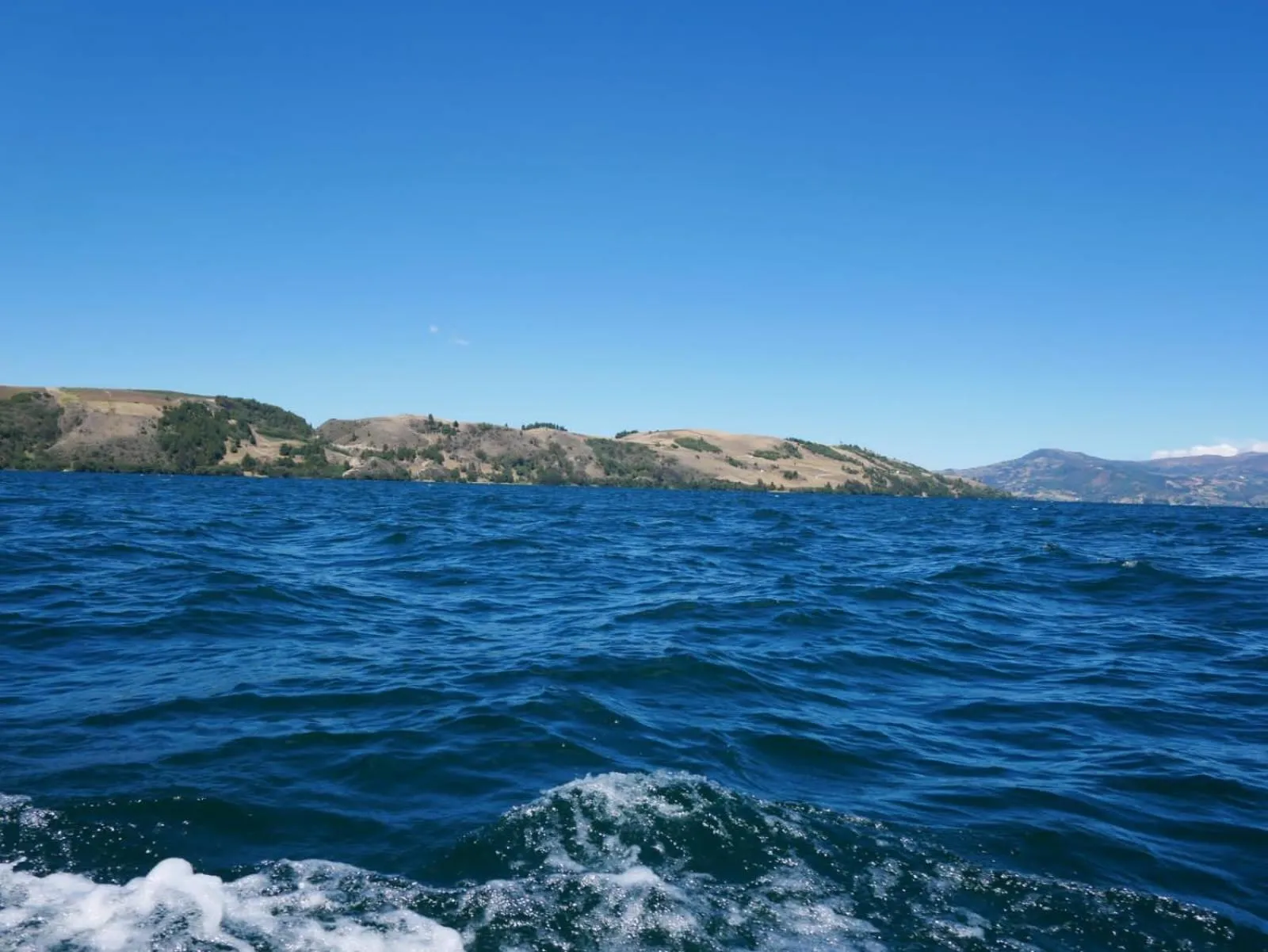 HOTEL TOTA ELISEO PLAYA BLANCA LAGO DE TOTA