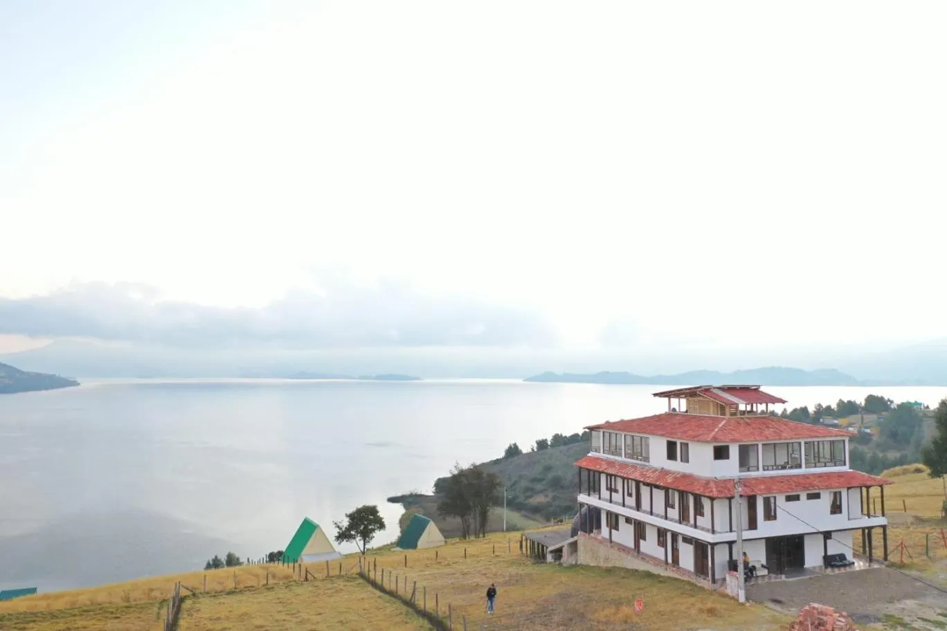 HOTEL TOTA ELISEO PLAYA BLANCA LAGO DE TOTA