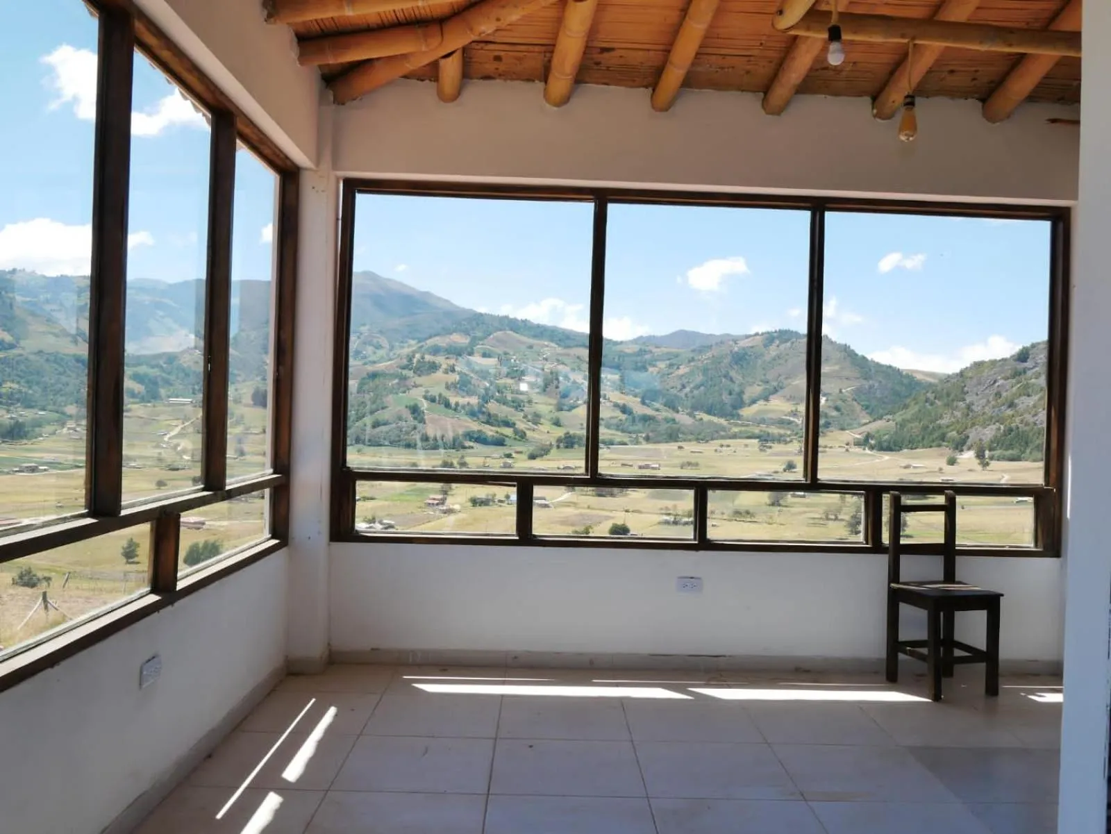 HOTEL TOTA ELISEO PLAYA BLANCA LAGO DE TOTA