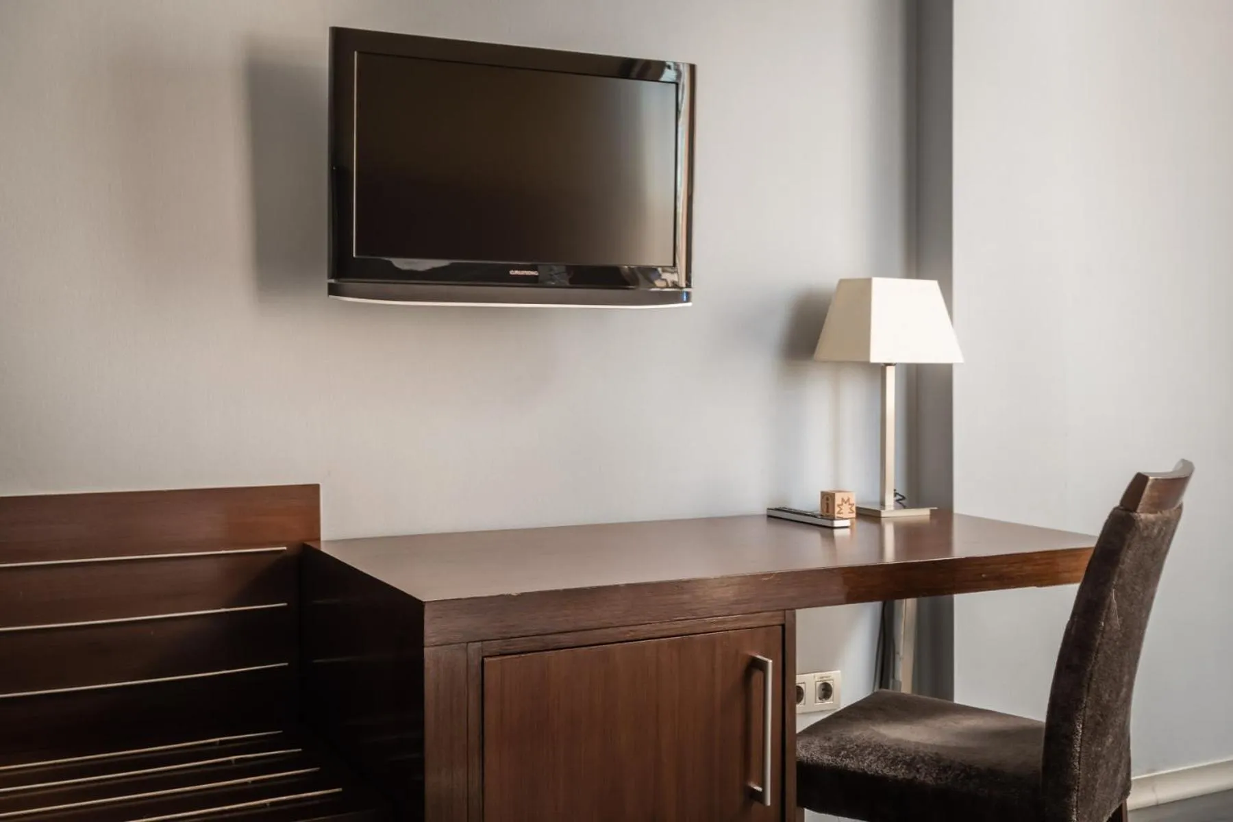 TV and multimedia in Hotel Madanis