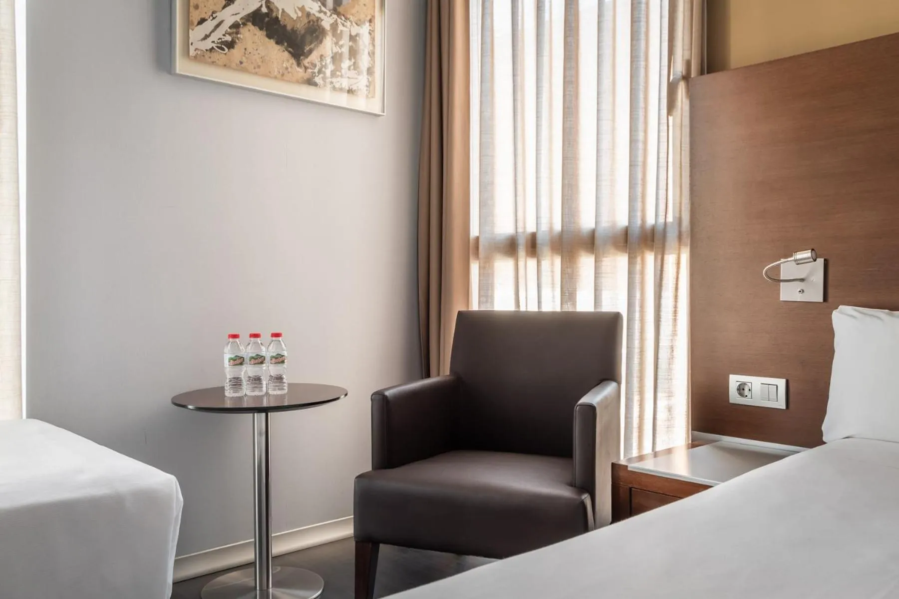 Living room, Bed in Hotel Madanis