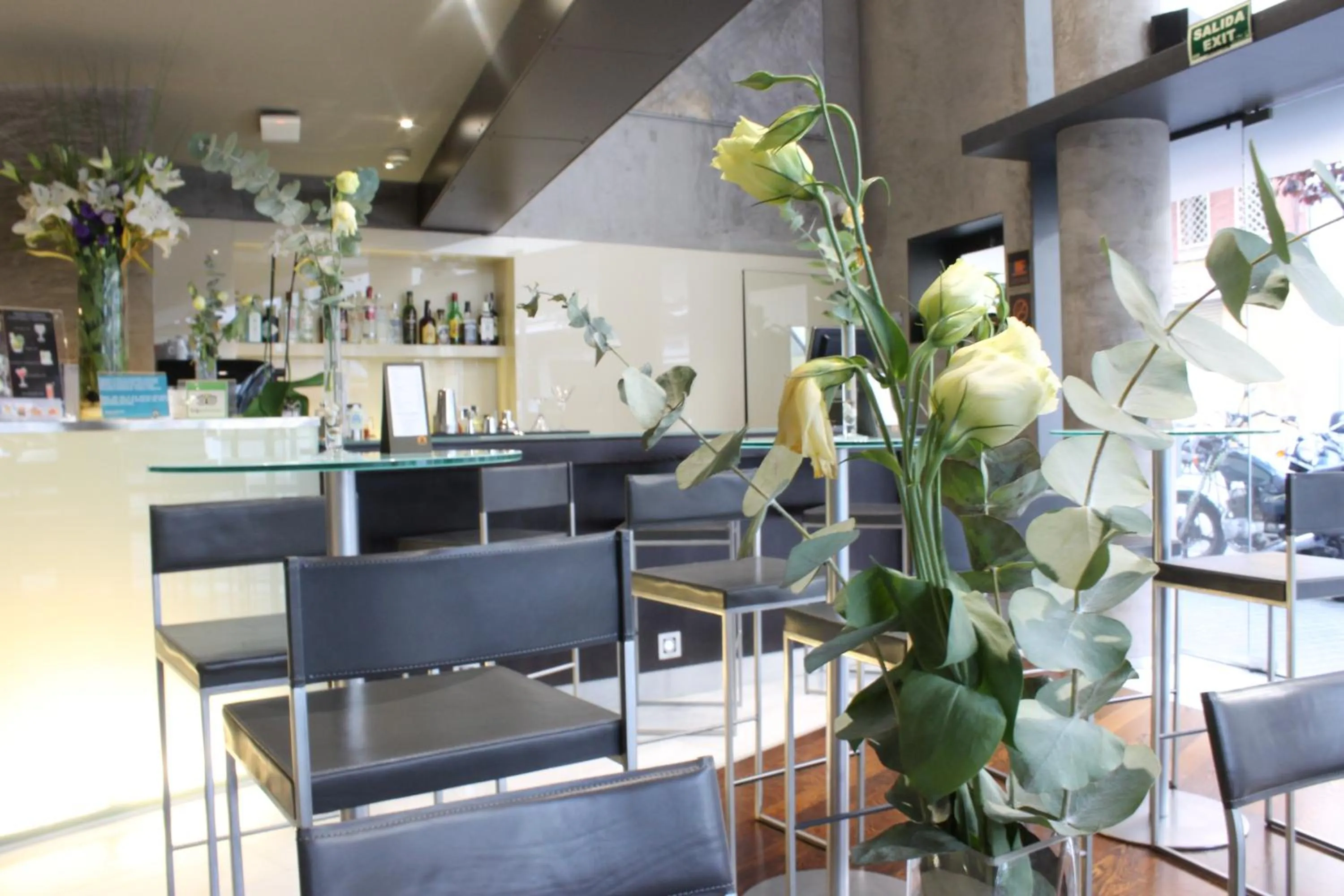 Lounge or bar in Hotel Madanis