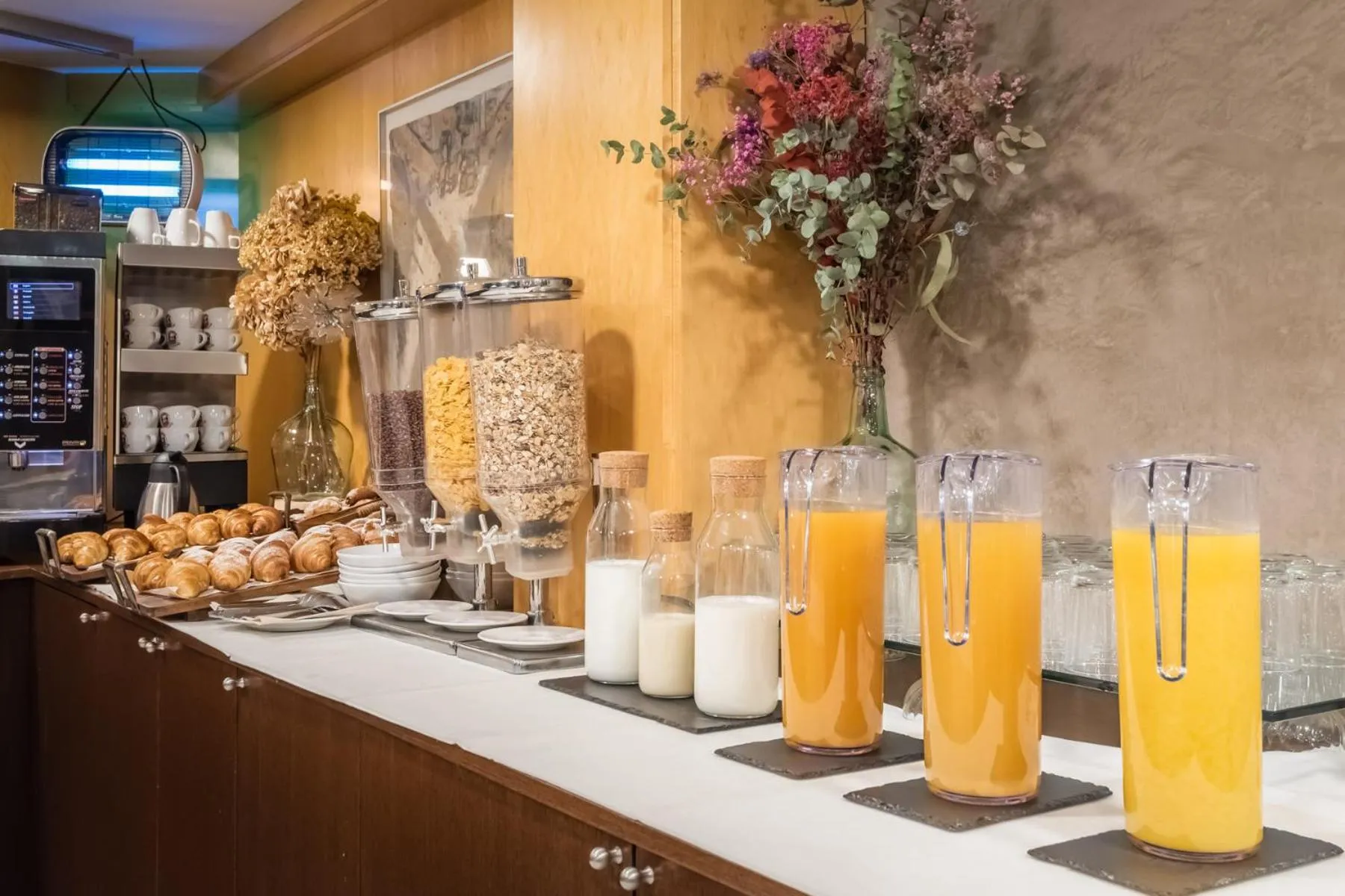 Buffet breakfast in Hotel Madanis