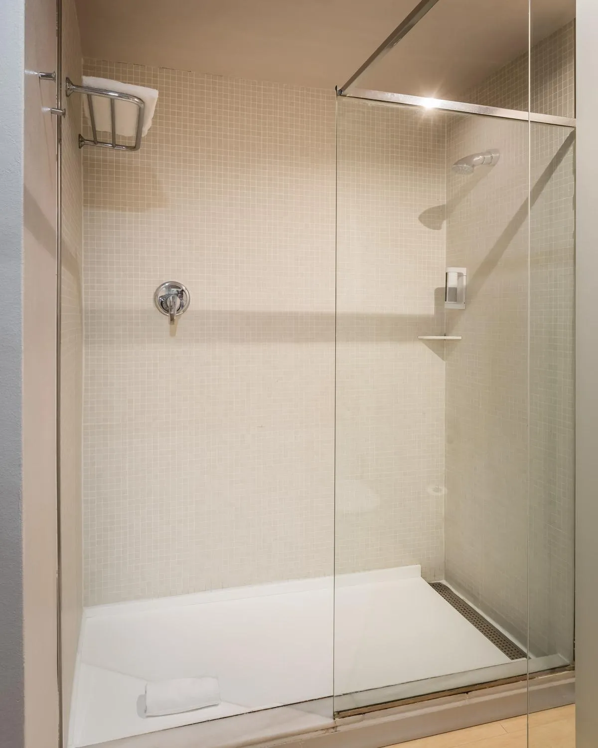 Shower in Hotel Madanis