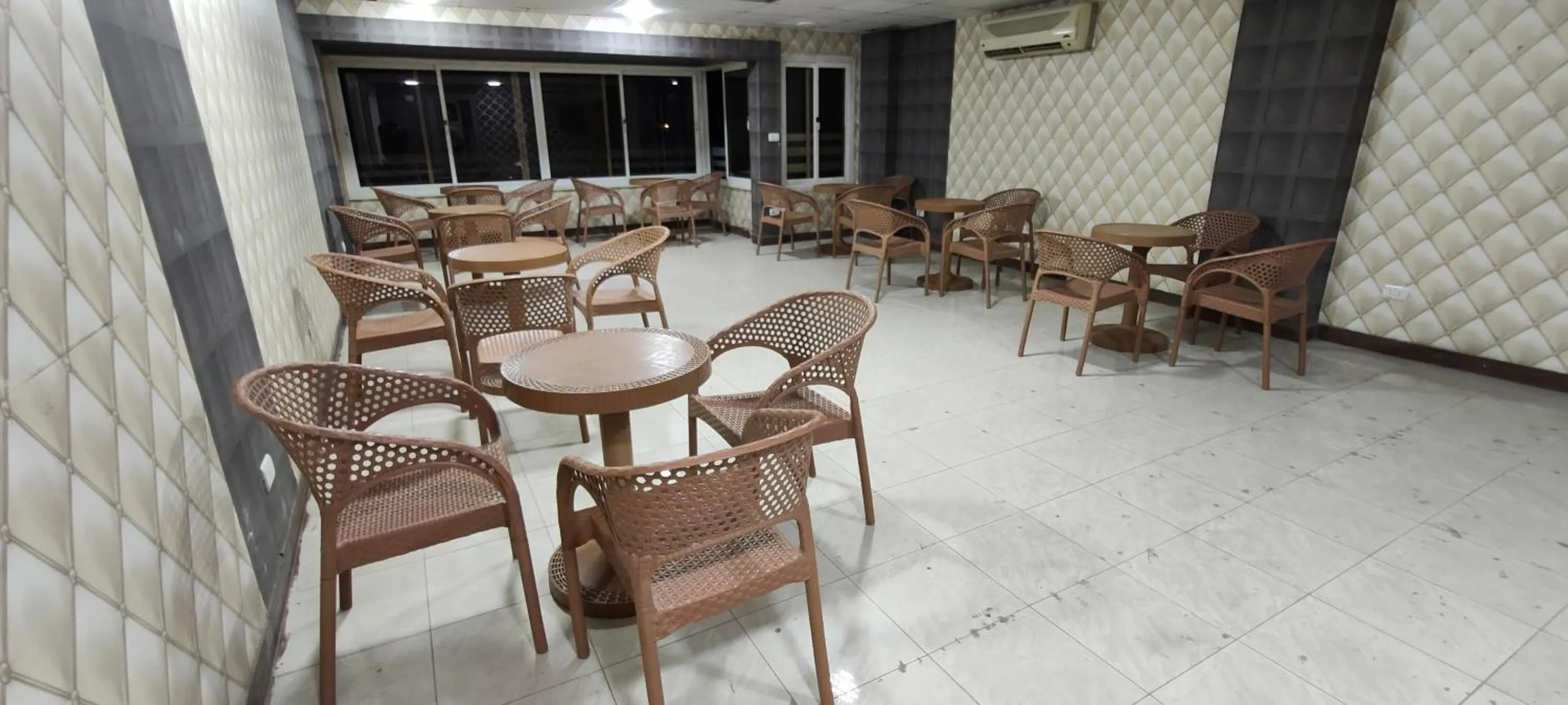 Restaurant/places to eat in Best Dreams Hotel