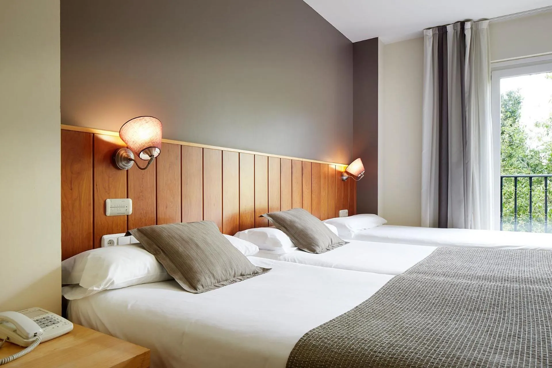 Bed in Hotel Iriguibel Huarte Pamplona