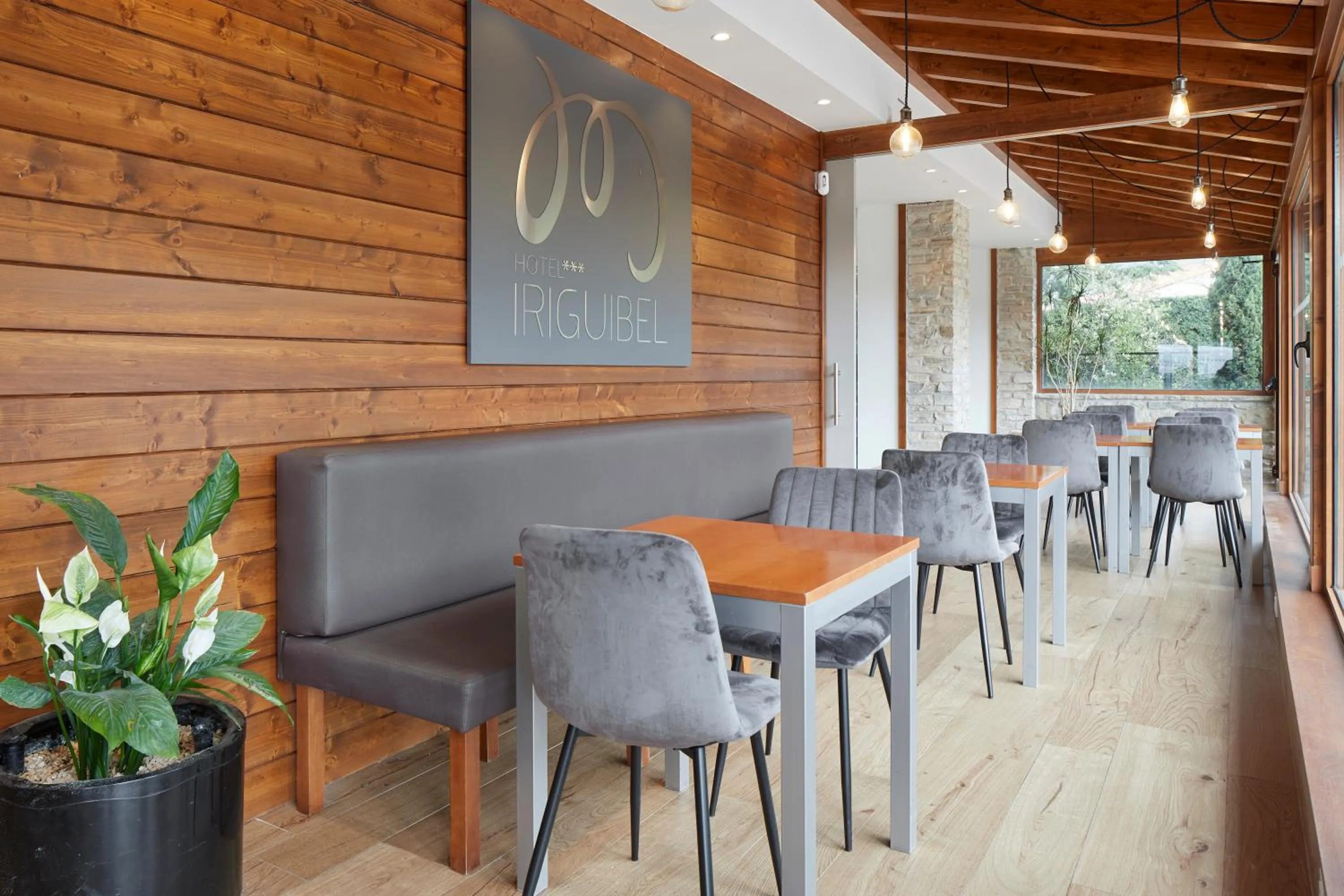 Lobby or reception in Hotel Iriguibel Huarte Pamplona