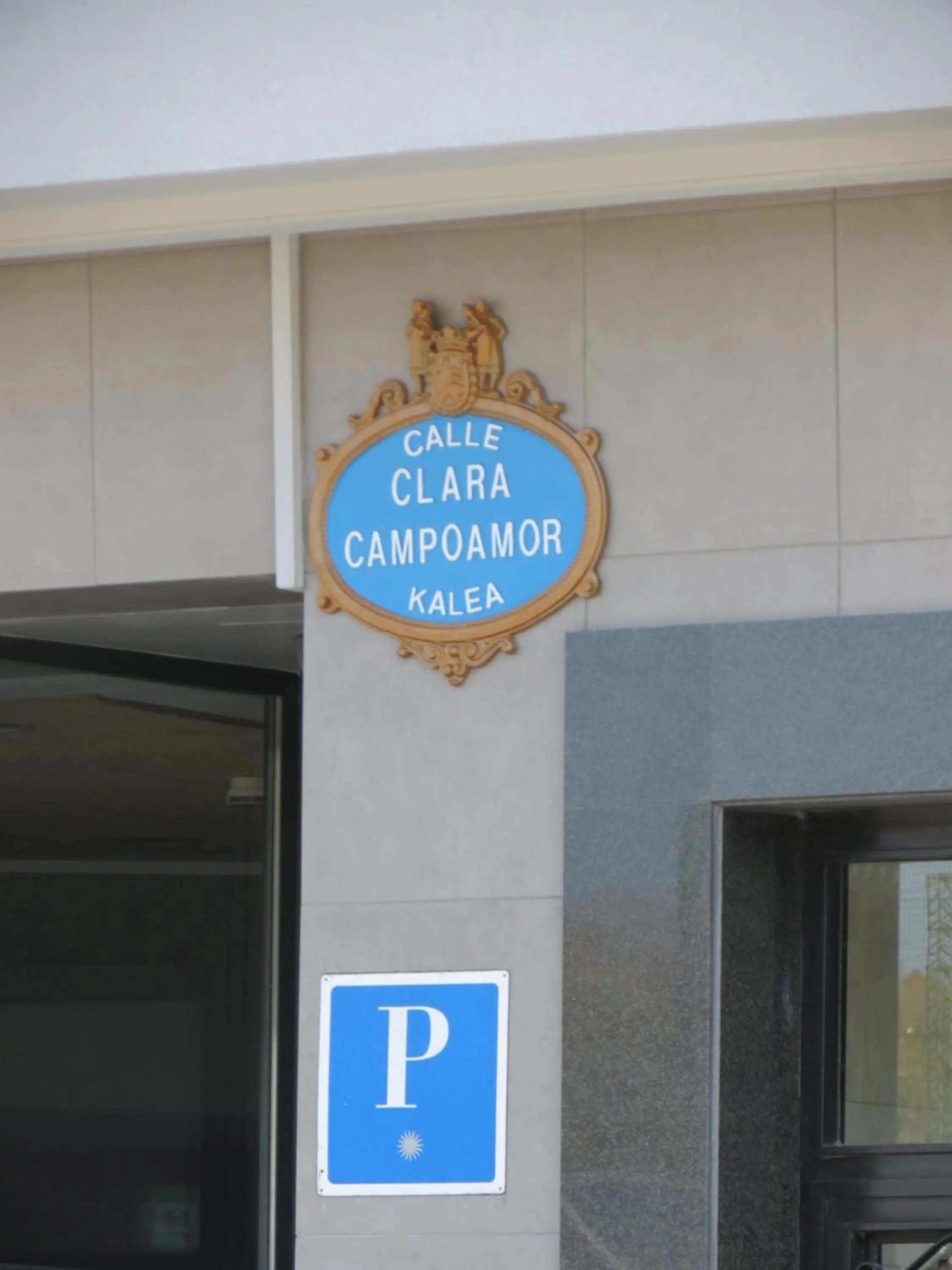 Facade/entrance in Pensión Don Claudio