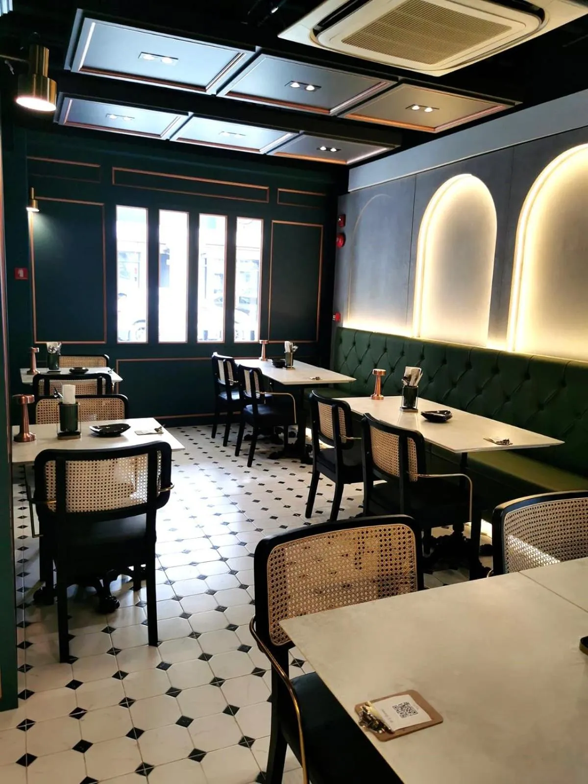 Restaurant/places to eat in Dream Chaser Boutique Capsule Hotel